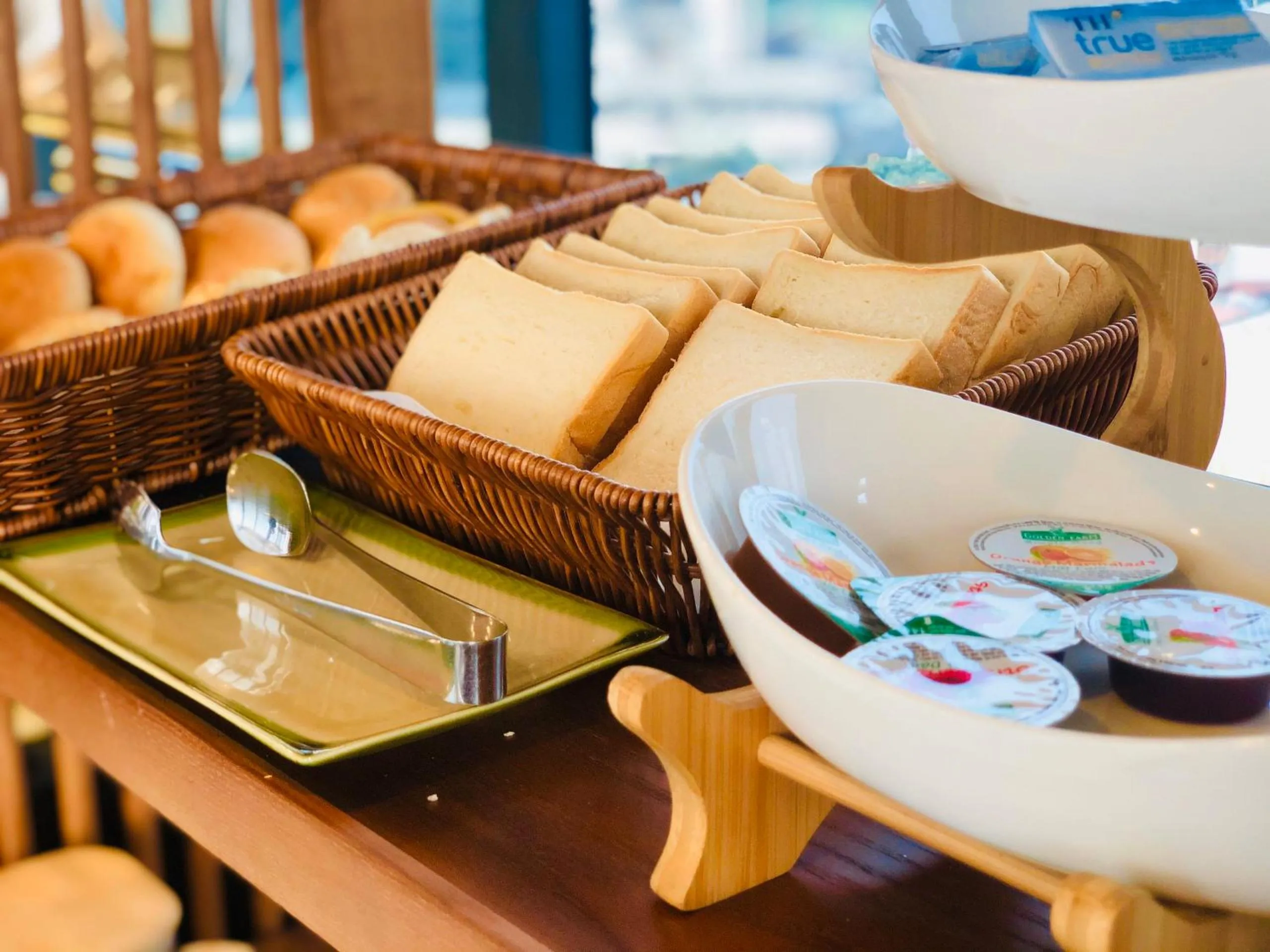 Breakfast in Free Airport Service Deals w Singita Classy Boutique Hotel & Travel