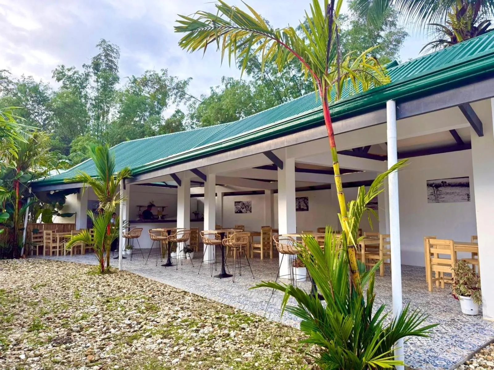 Restaurant/places to eat in ROYAL SUITES - PORT BARTON