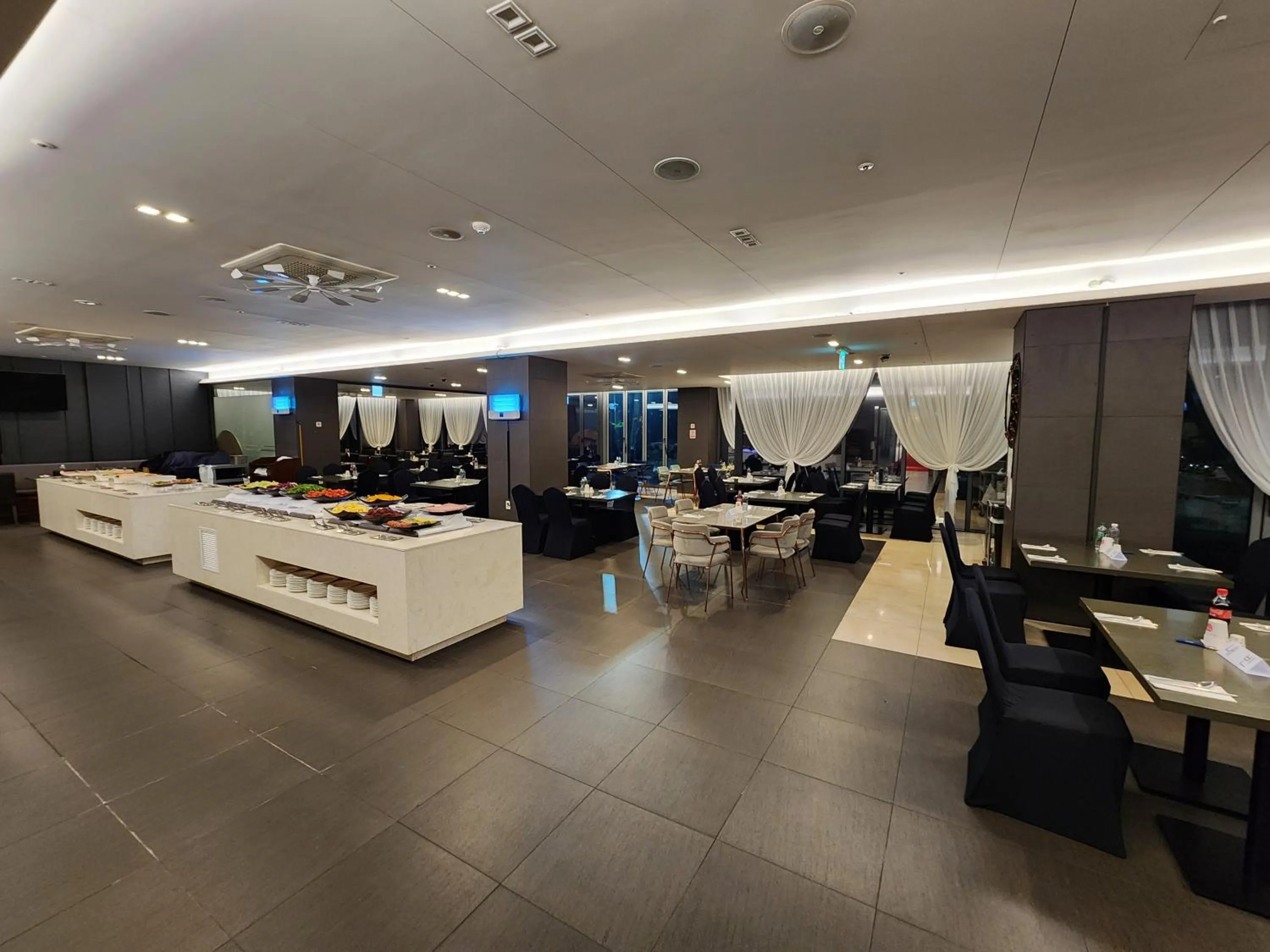 Restaurant/places to eat in Ramada by Wyndham Jeju Hamdeok