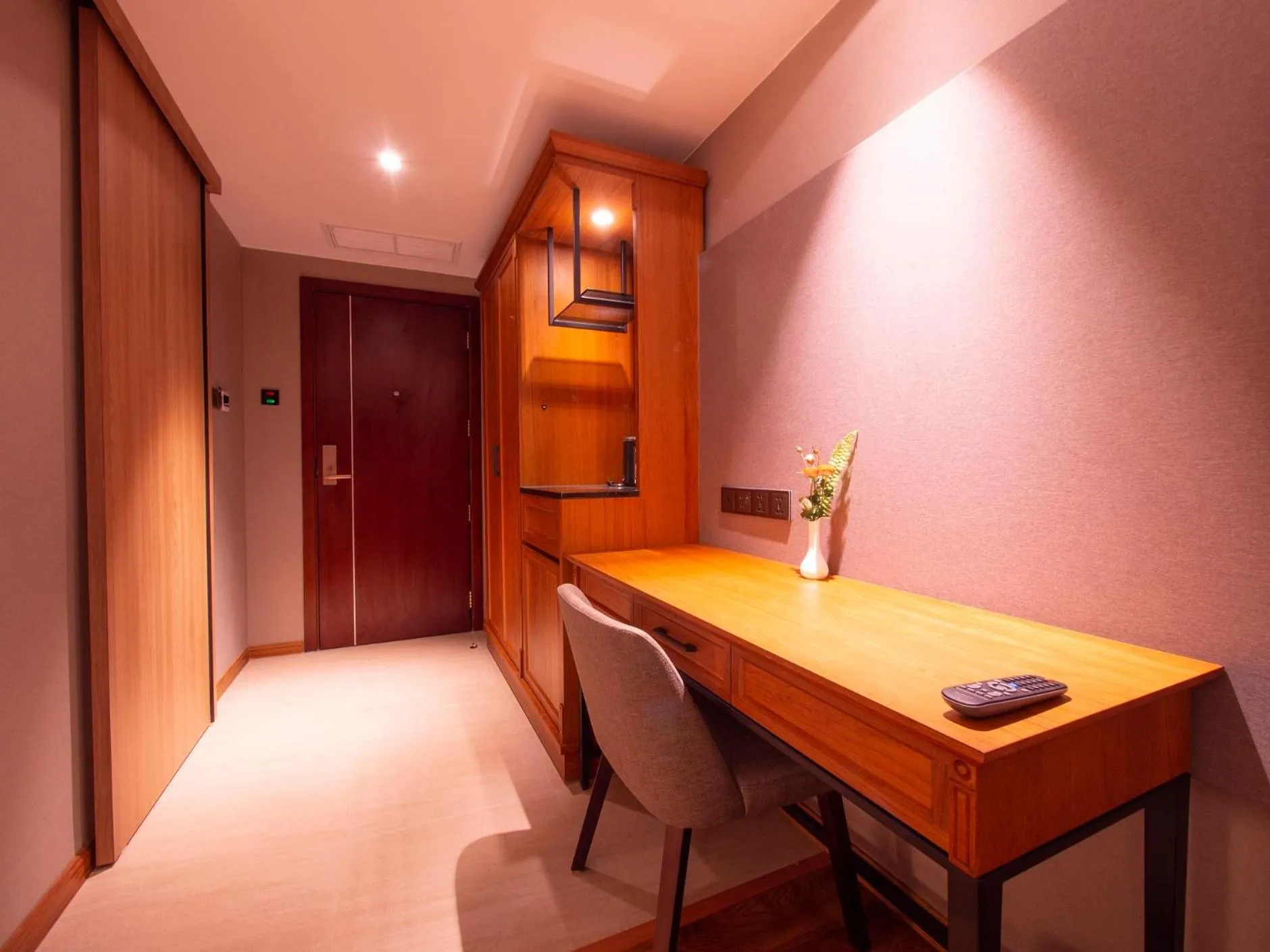 Coffee/tea facilities in Prince Hotel