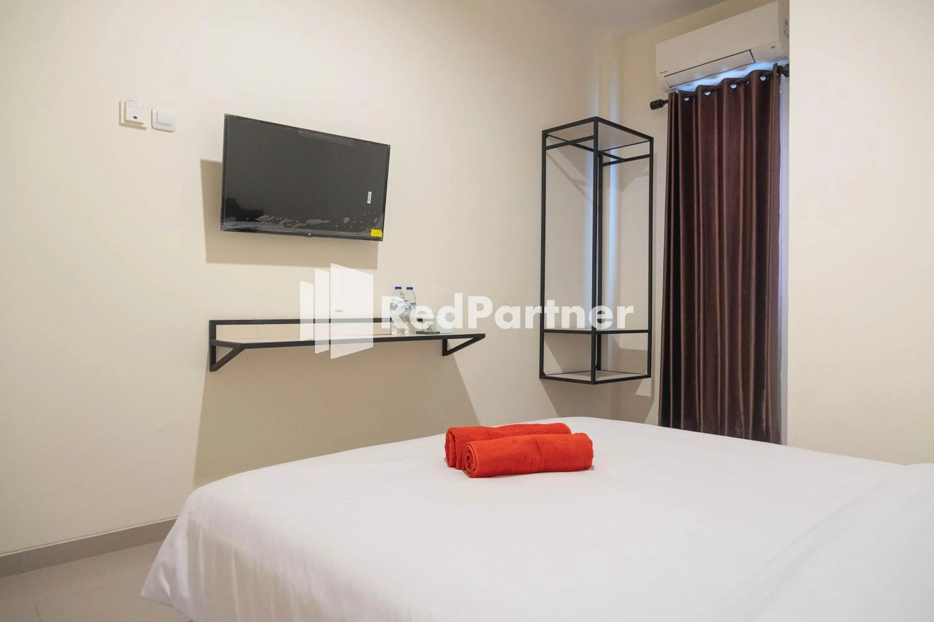 Bedroom, Bed in Astana Malioboro Mitra RedDoorz