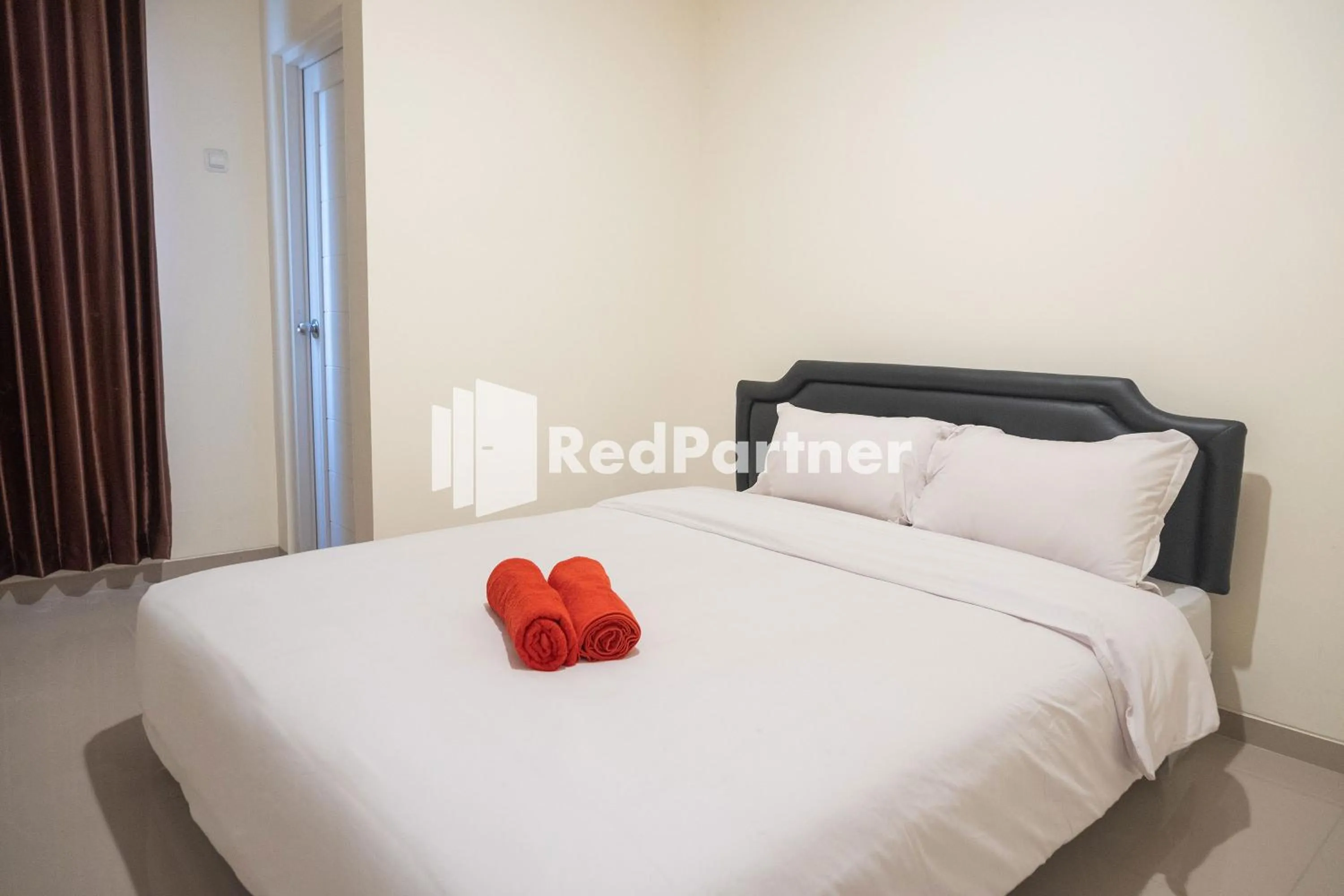 Superior Double Room in Astana Malioboro Mitra RedDoorz