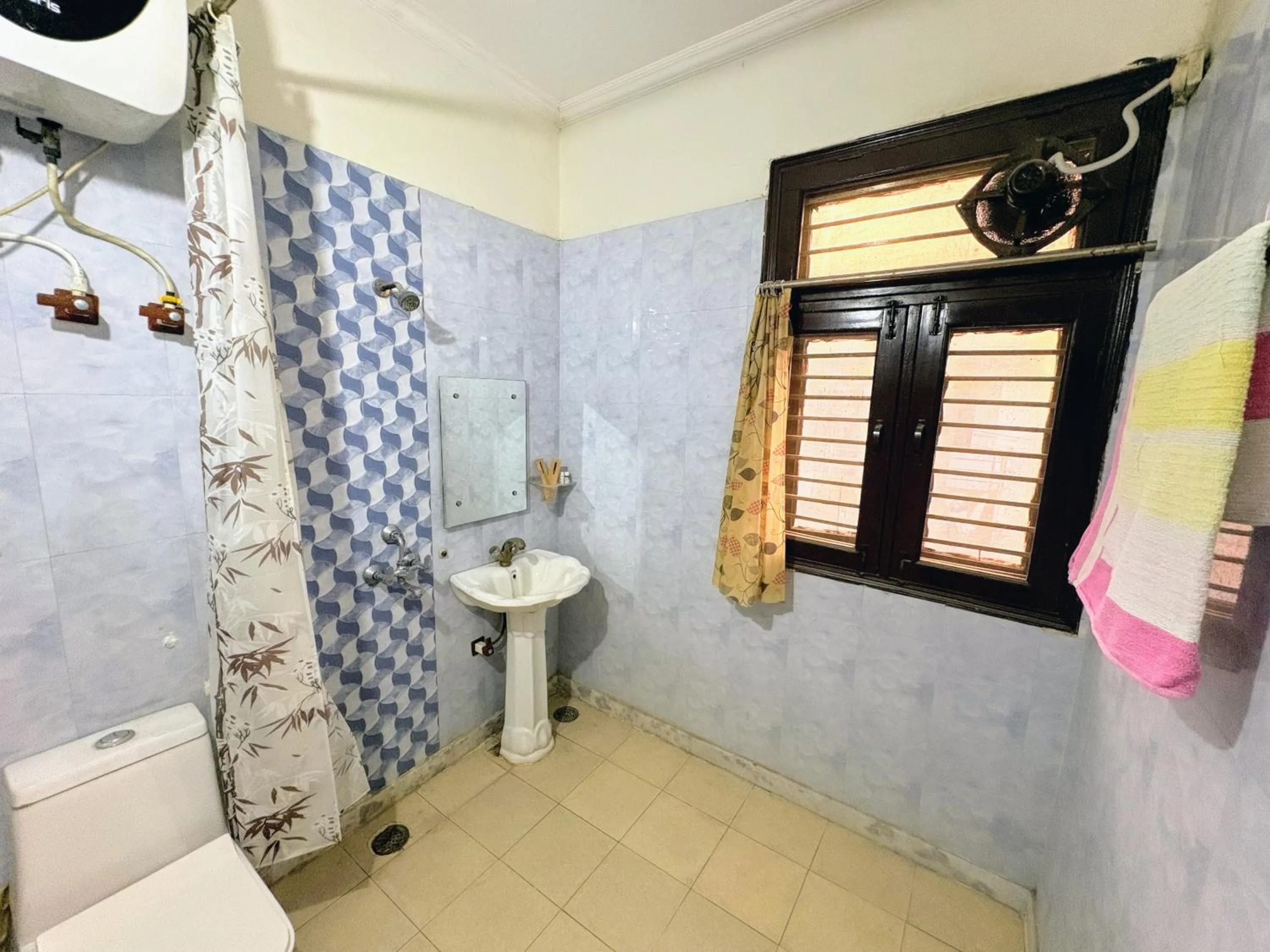 Shower in Su- Koon Homestay