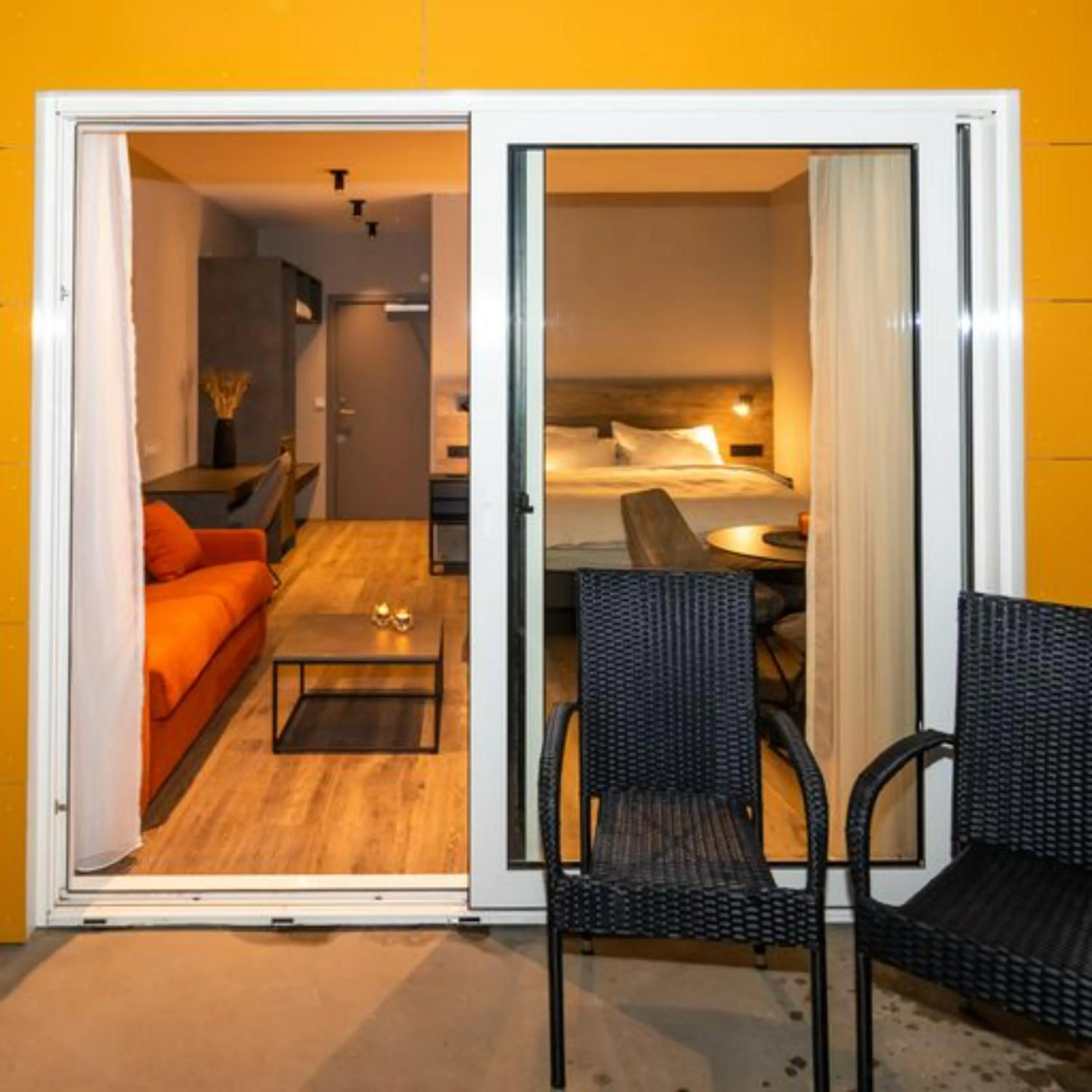 Balcony/Terrace, Bed in Hotel Halond