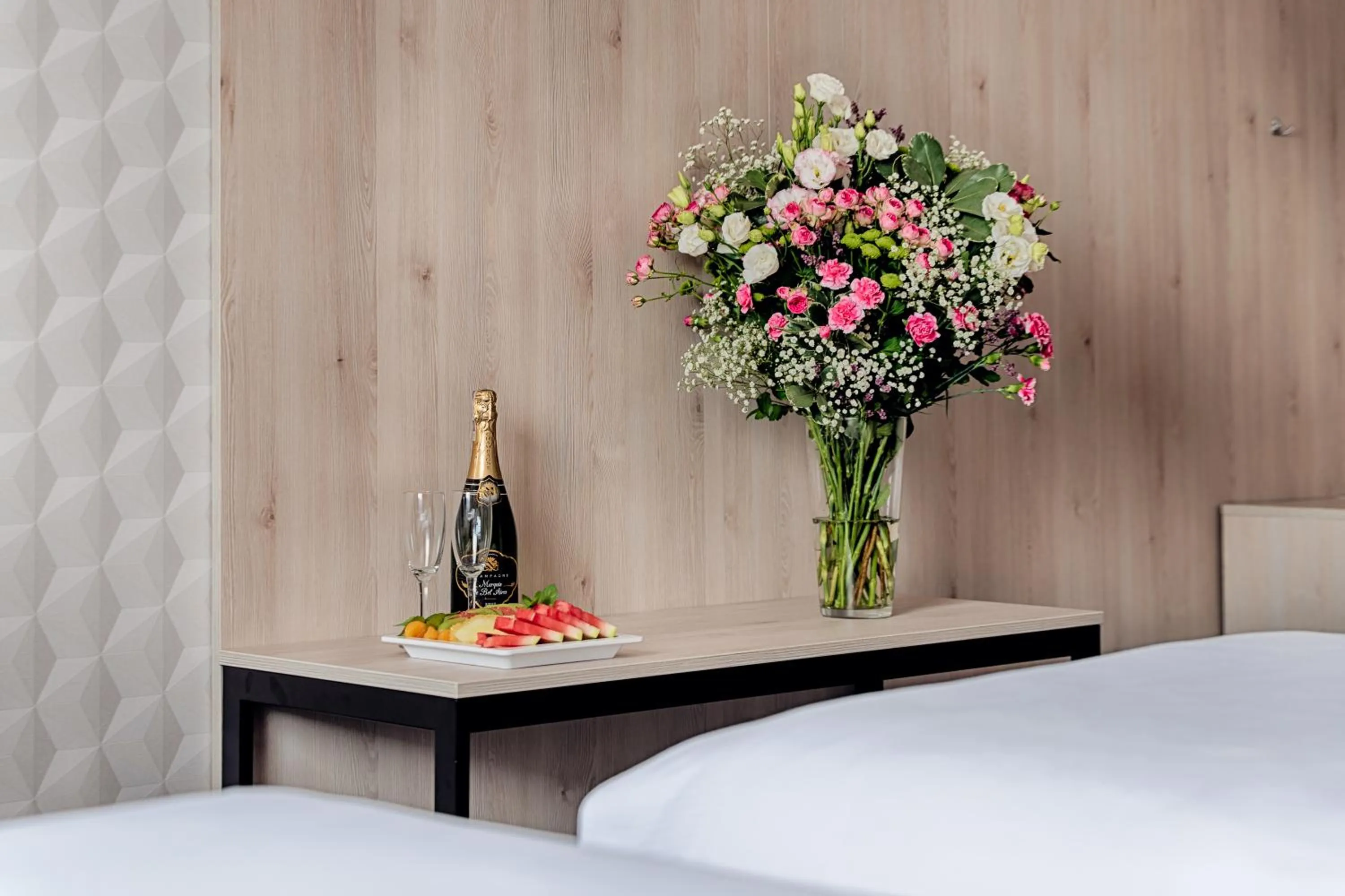 Photo of the whole room, Bed in Citi Hotel's Warszawa-Falenty