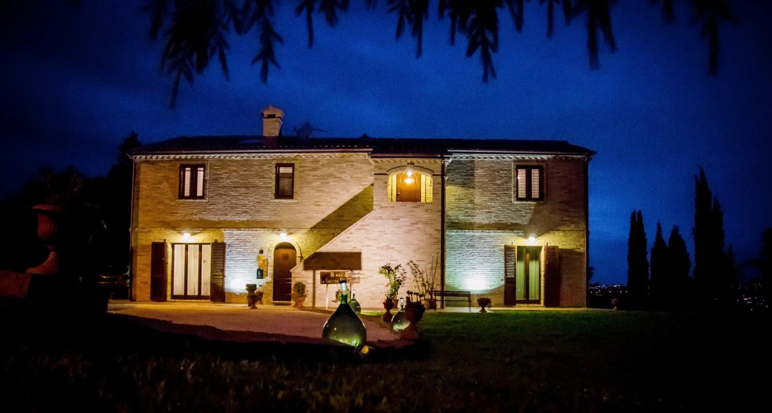 Property building in La Finestra sul Conero