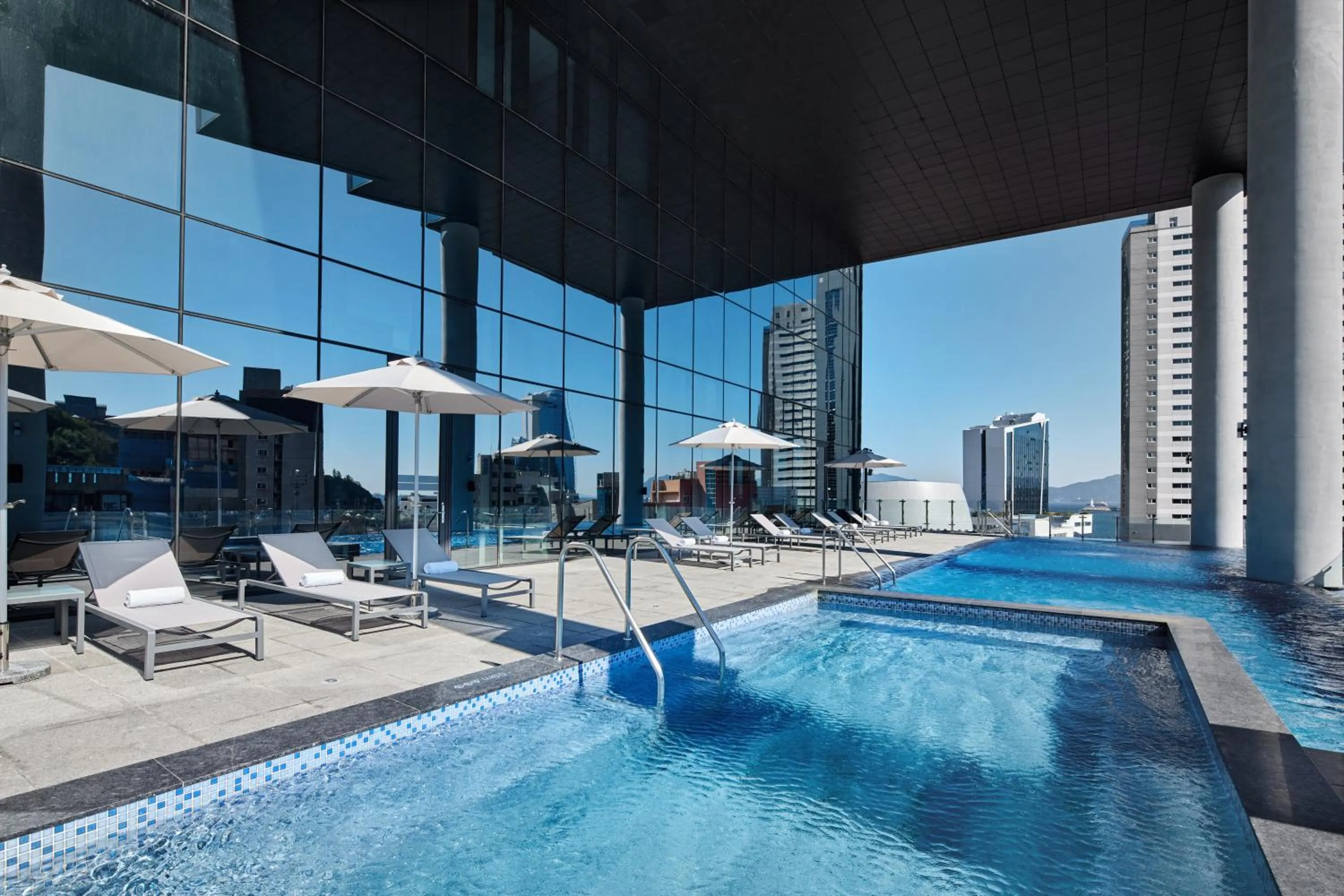 Swimming pool in Shilla Stay Yeosu Expo Station