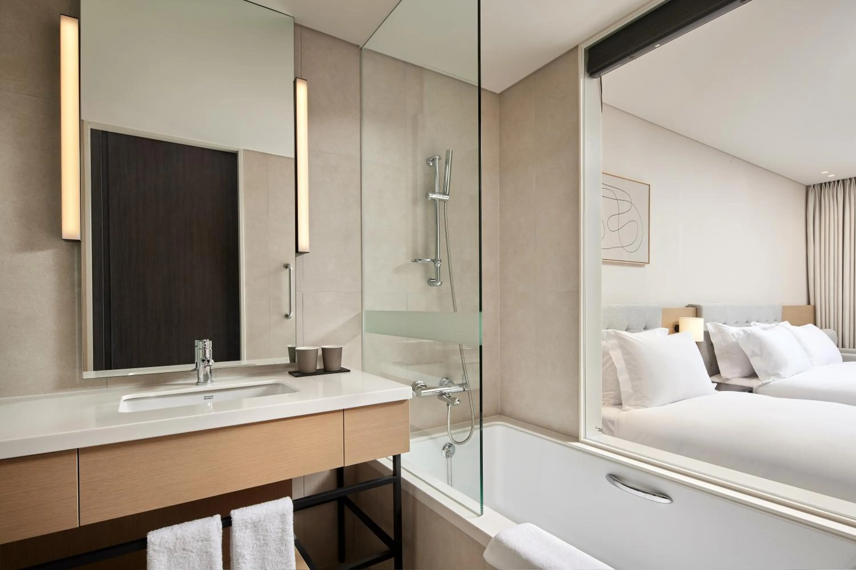 Premier Deluxe Double Room with City View in Shilla Stay Yeosu Expo Station