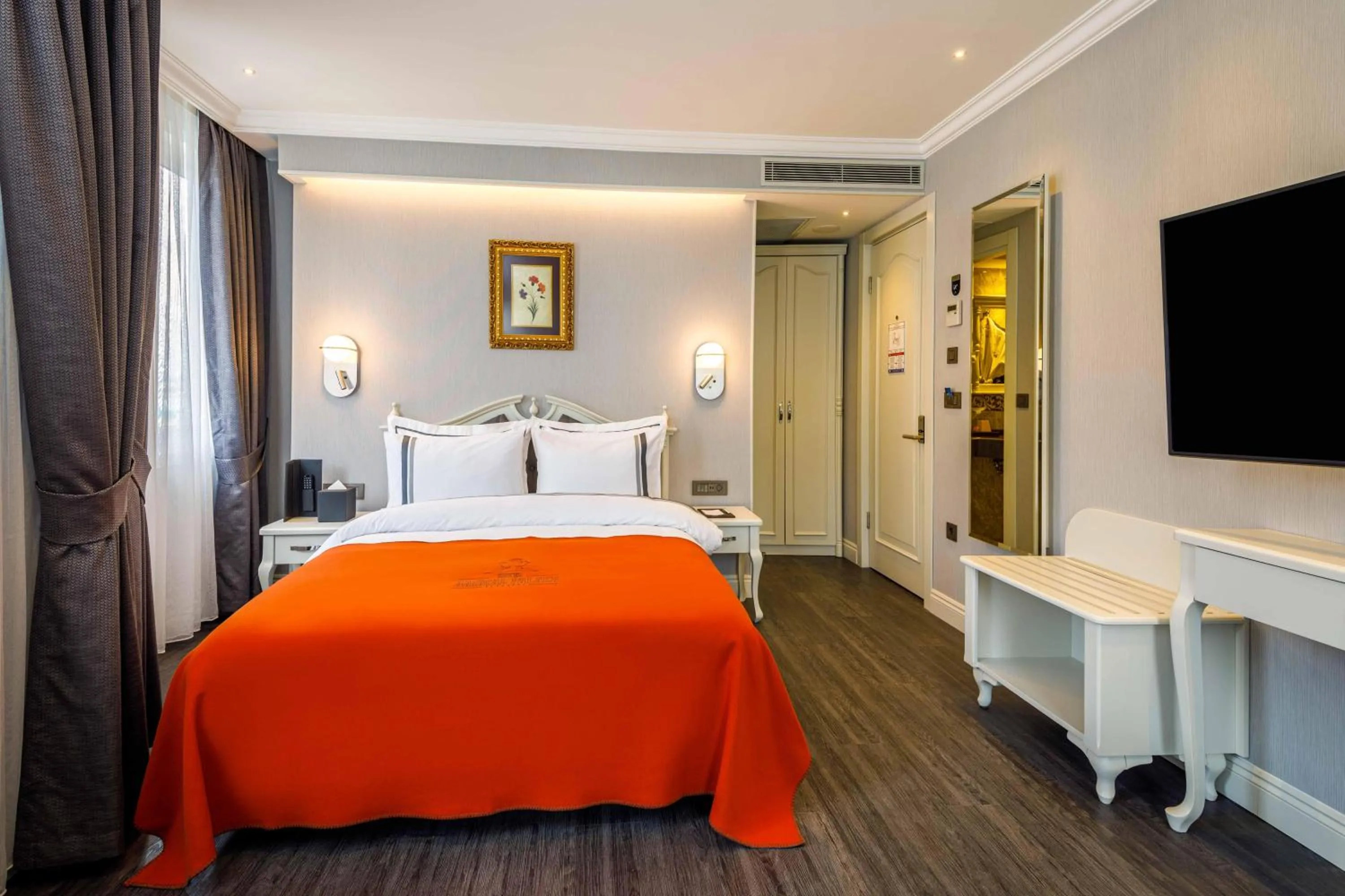 Photo of the whole room, Bed in Amiral Palace Hotel Boutique Class