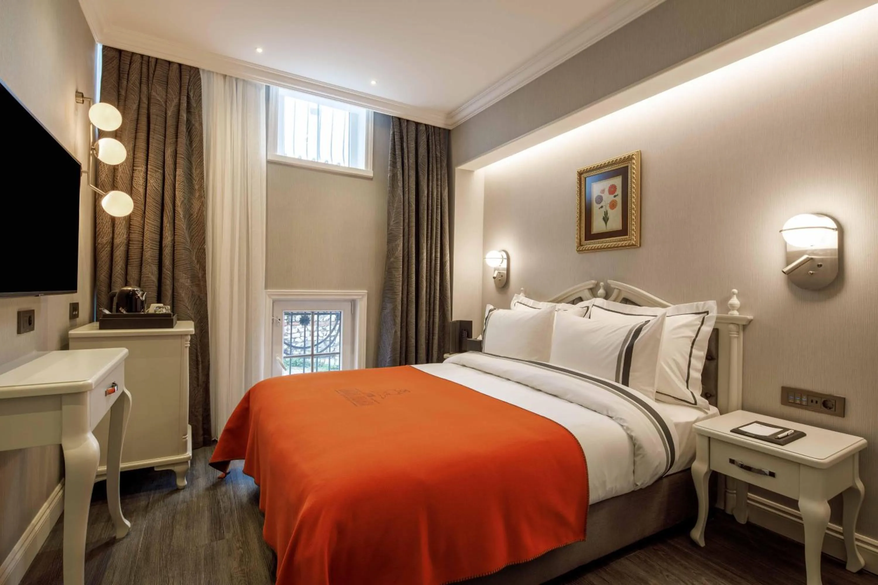 Bed in Amiral Palace Hotel Boutique Class