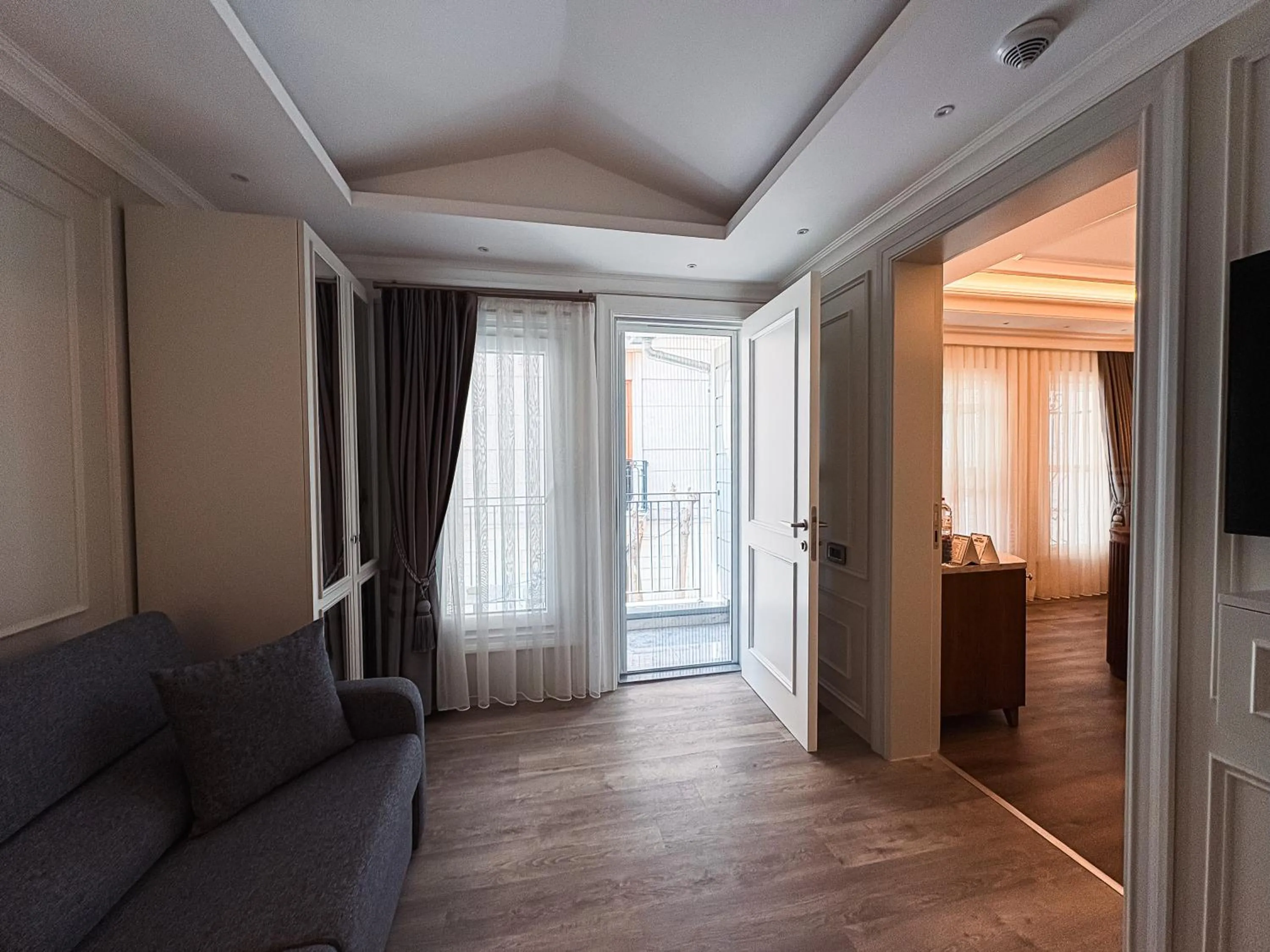 TV and multimedia in Amiral Palace Hotel Boutique Class