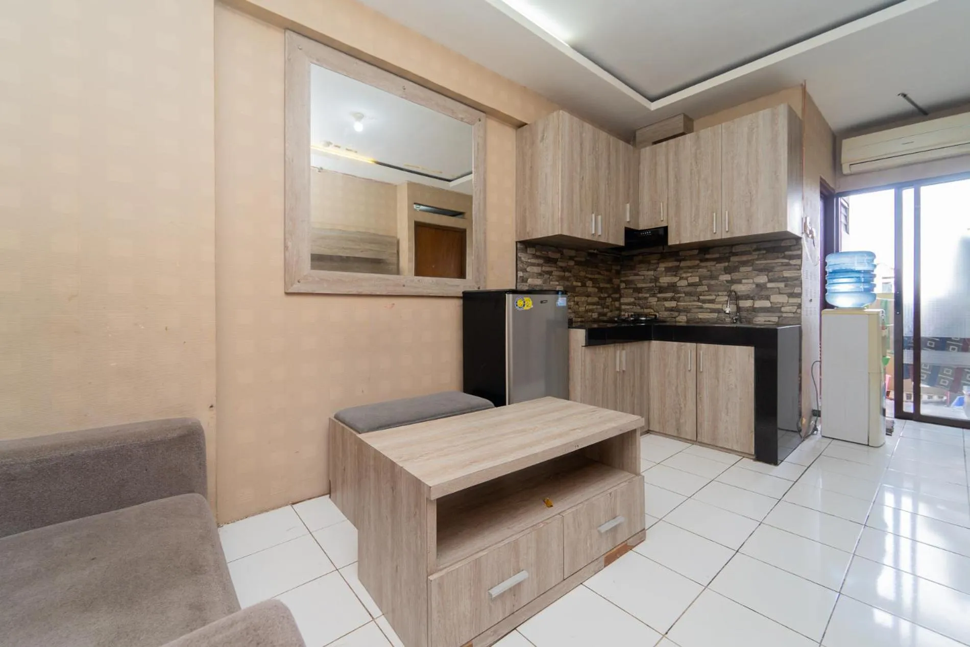 Kitchen or kitchenette in RedLiving Apartemen Gateway Cicadas - Sarana Cipta Mahakarya