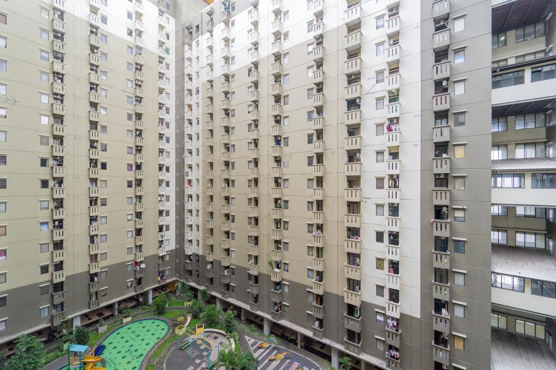 Property building in RedLiving Apartemen Gateway Cicadas - Sarana Cipta Mahakarya