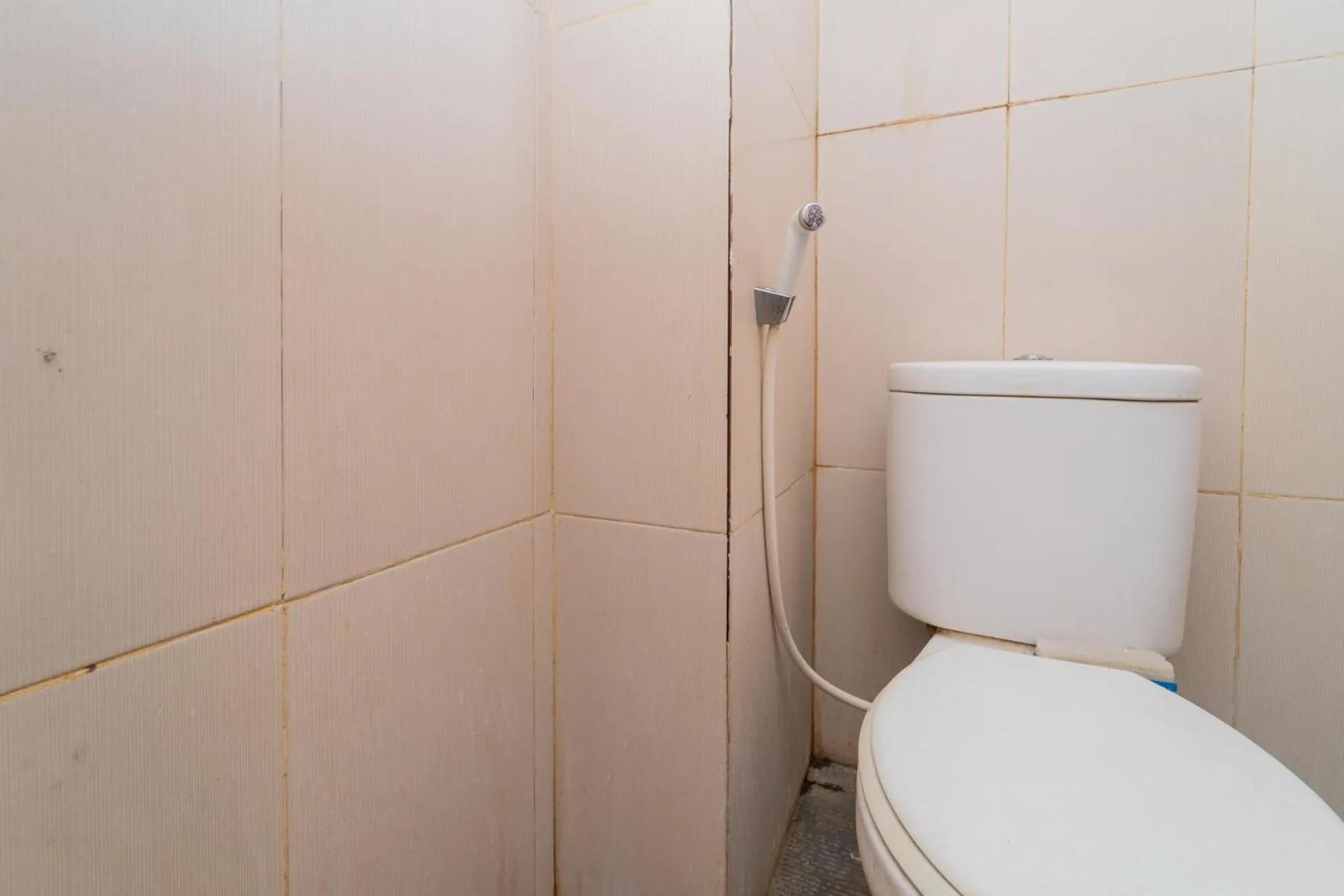 Bathroom in RedLiving Apartemen Gateway Cicadas - Sarana Cipta Mahakarya