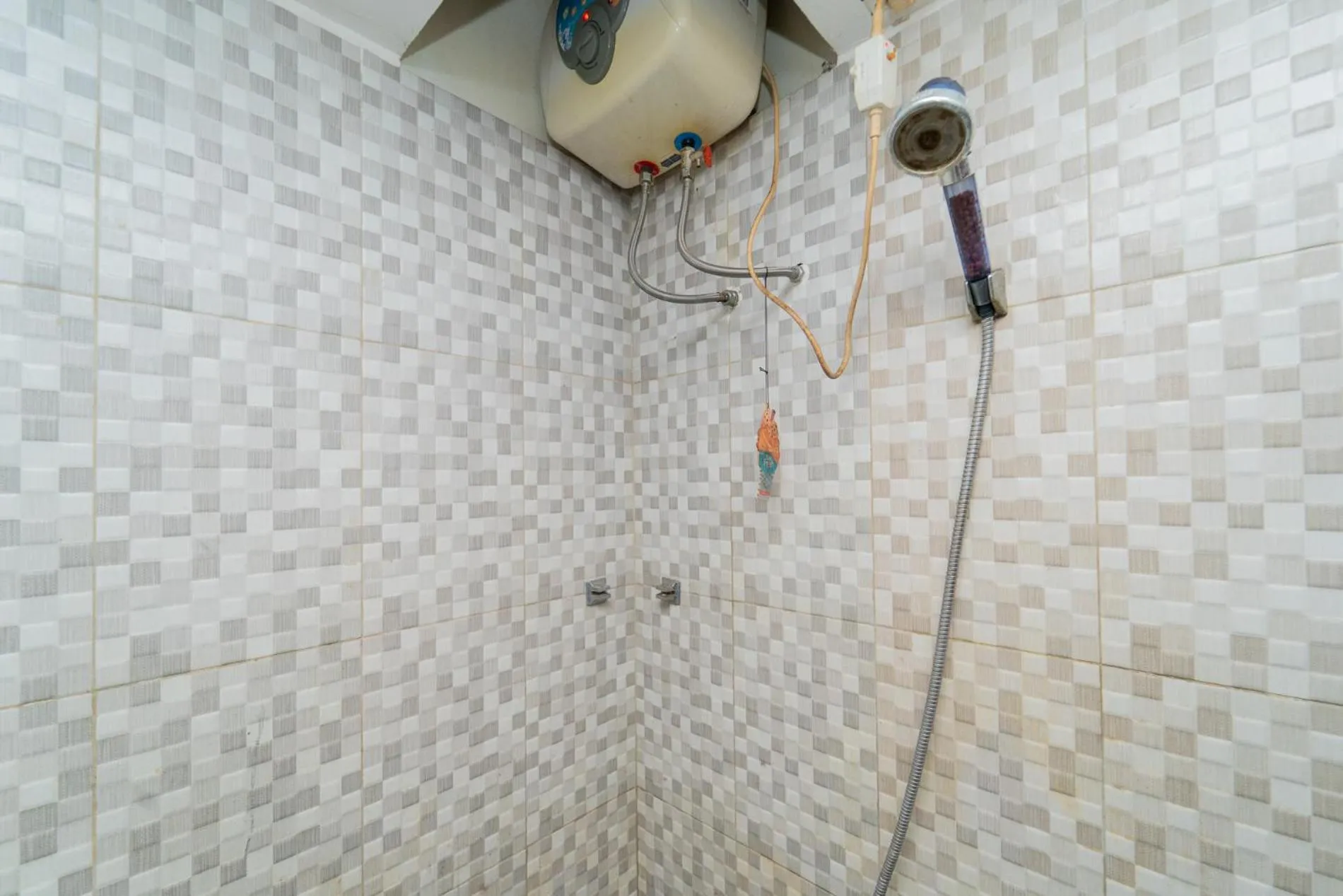 Bathroom in RedLiving Apartemen Gateway Cicadas - Sarana Cipta Mahakarya