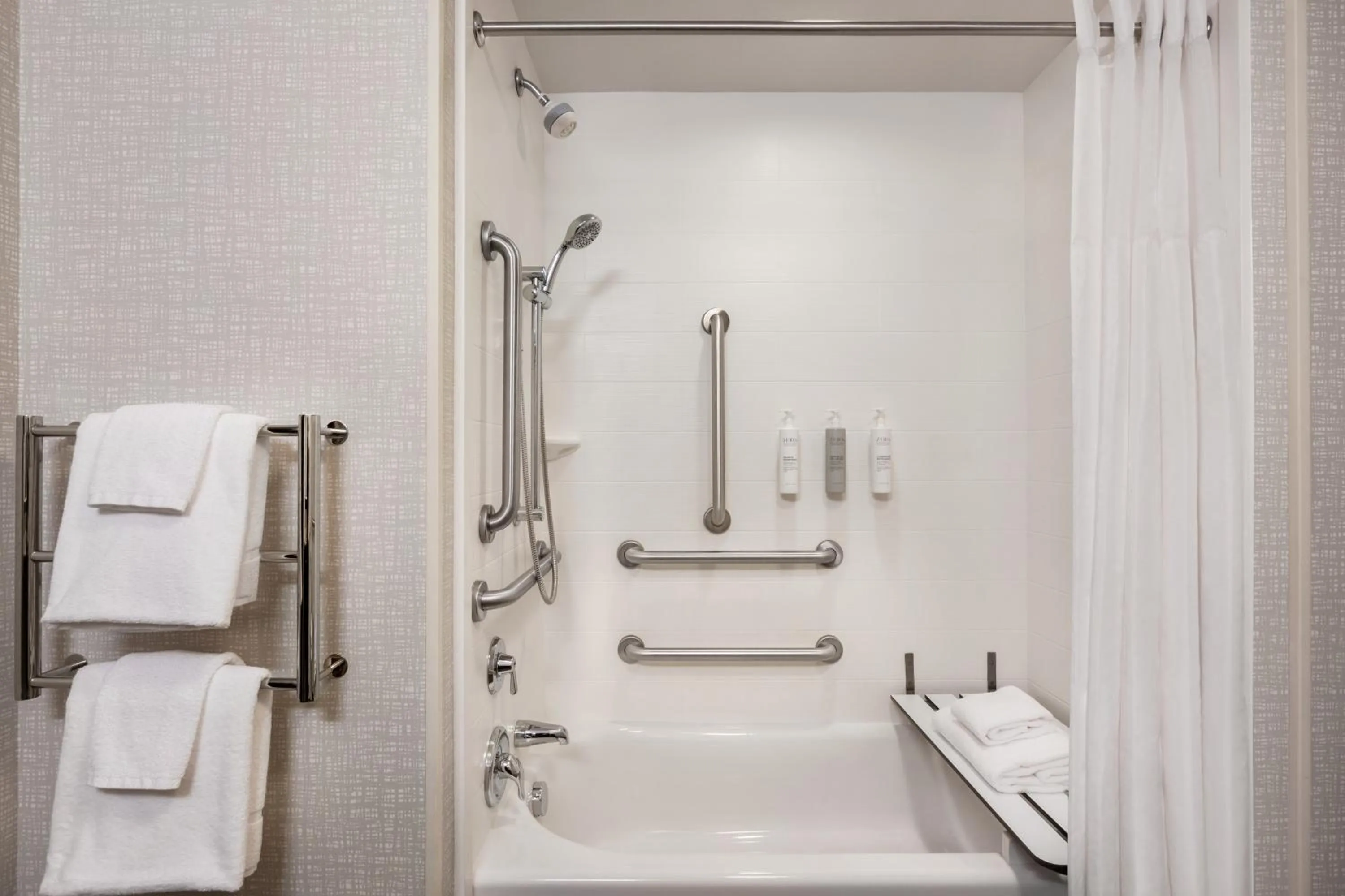 Bathroom in Hampton Inn & Suites York South