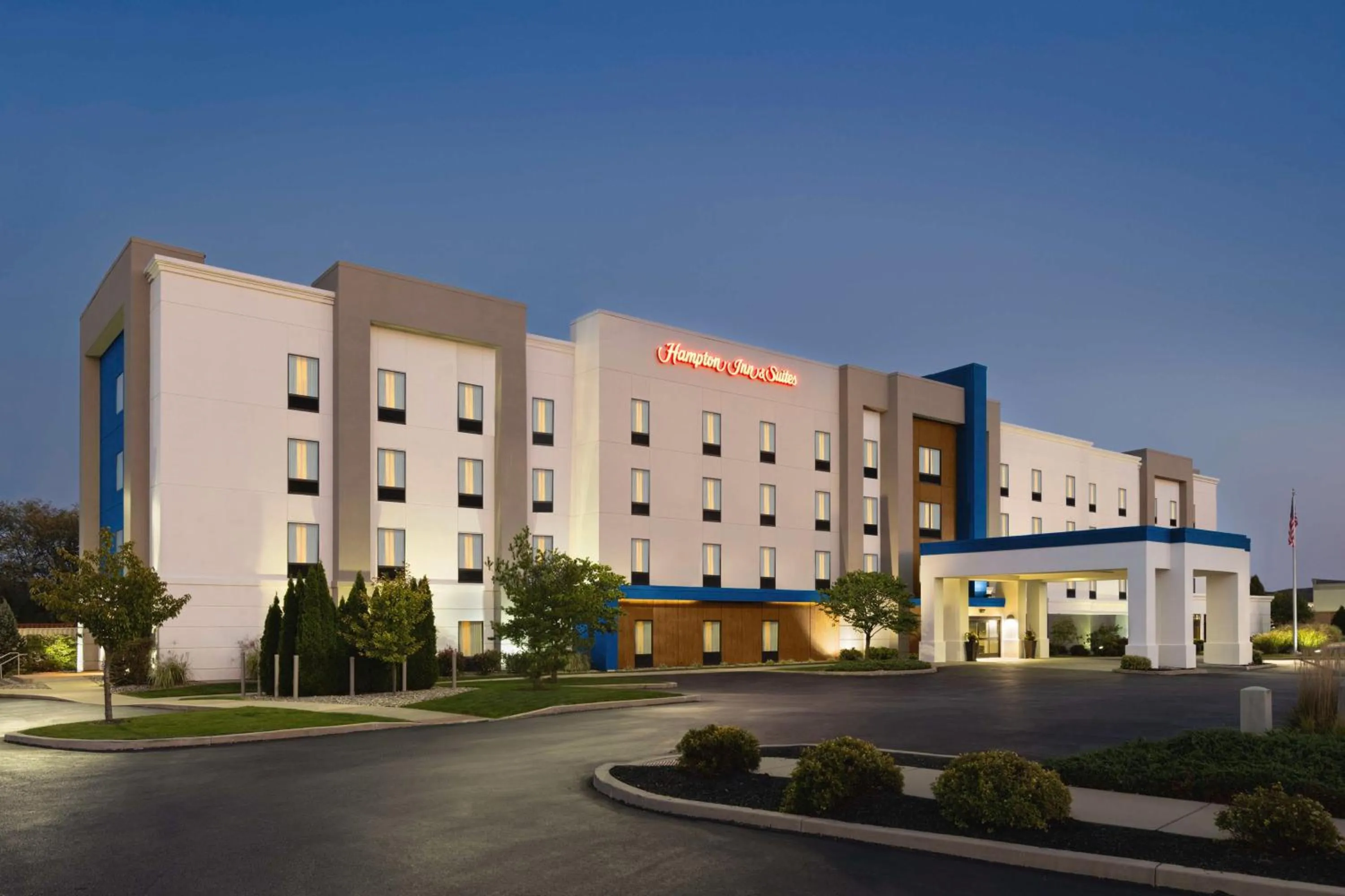 Property building in Hampton Inn & Suites York South