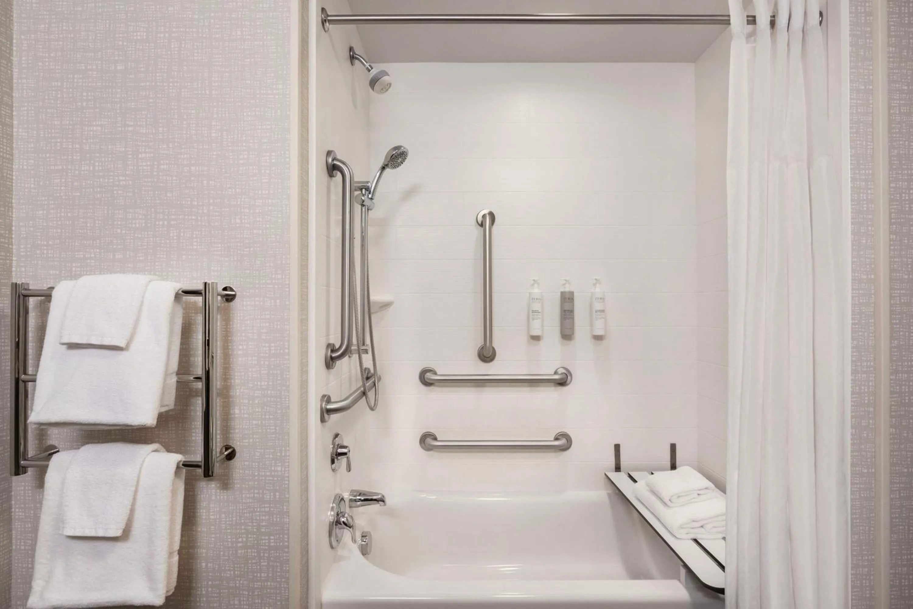 Bathroom in Hampton Inn & Suites York South