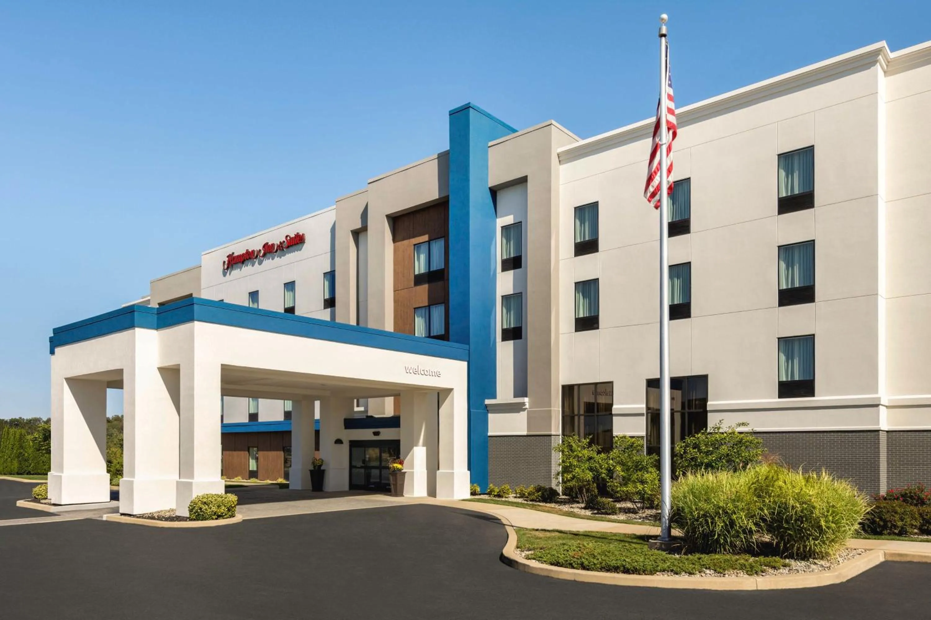 Property building in Hampton Inn & Suites York South