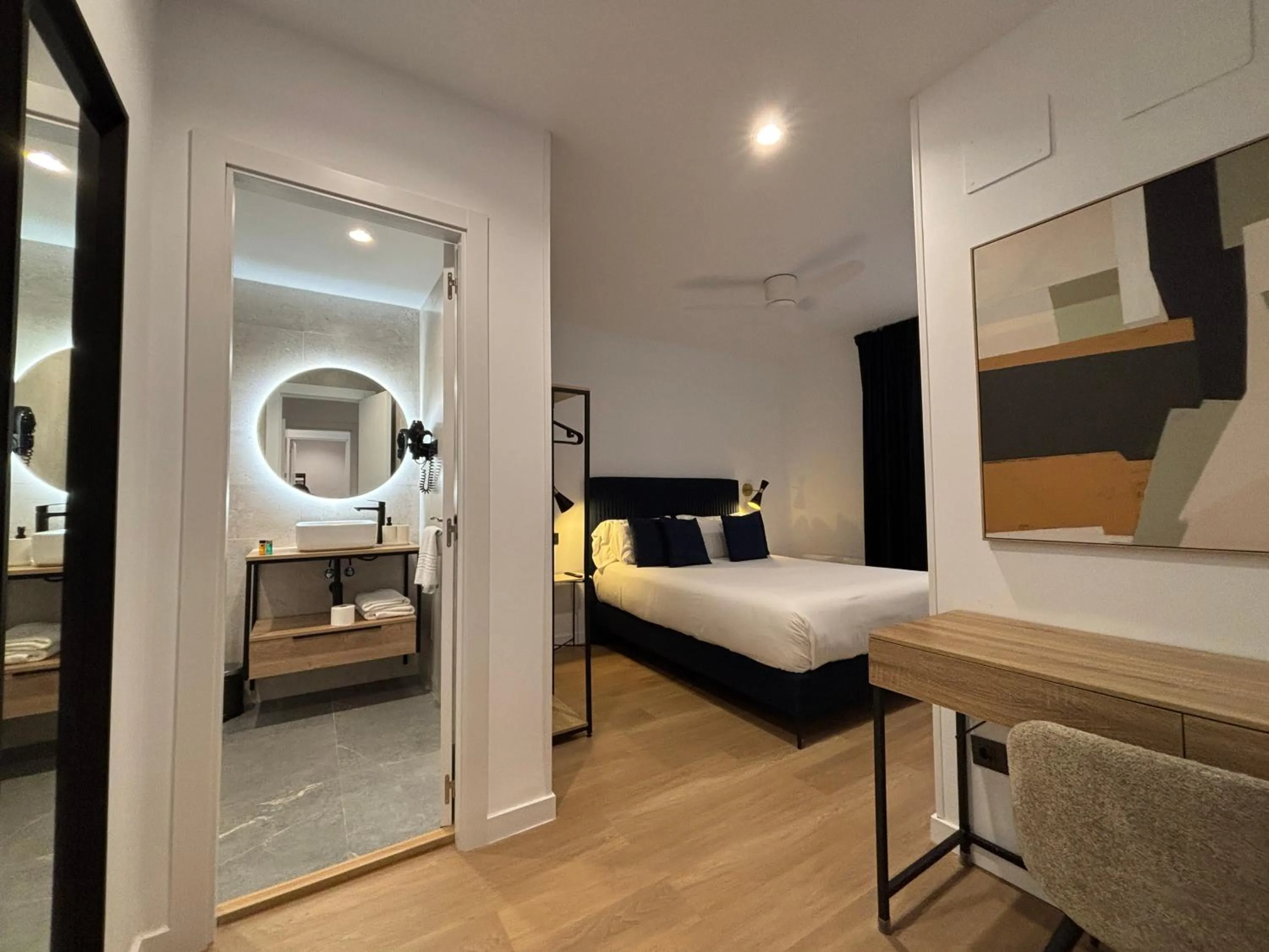 Photo of the whole room, Bed in Arenal Suites Bilbao