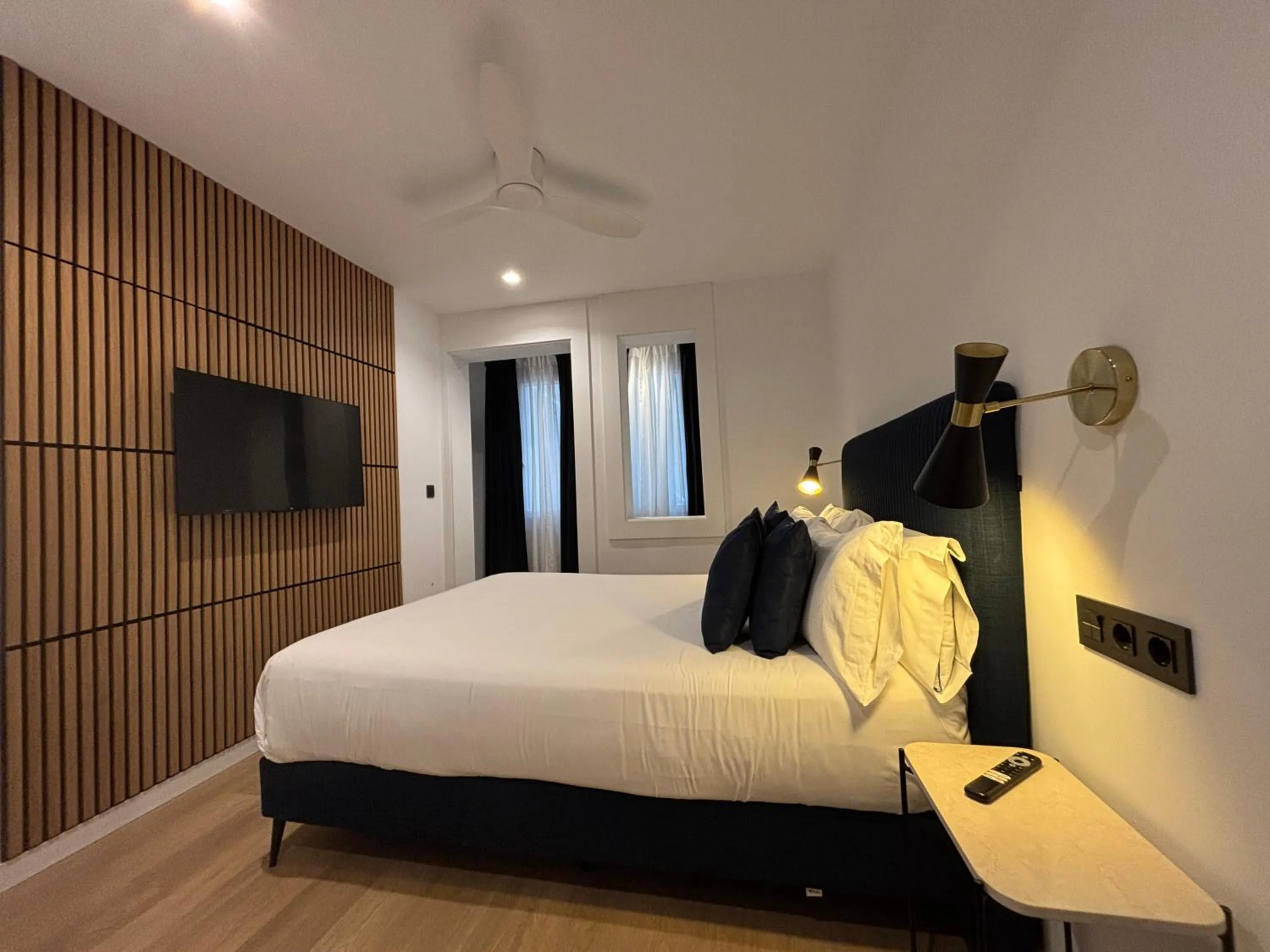 Photo of the whole room, Bed in Arenal Suites Bilbao