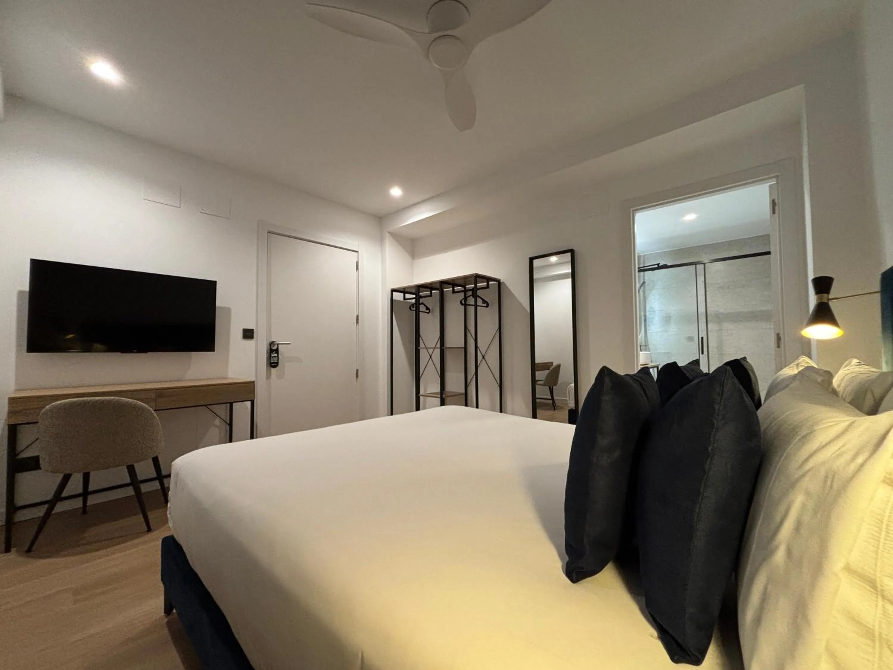 Photo of the whole room, Bed in Arenal Suites Bilbao