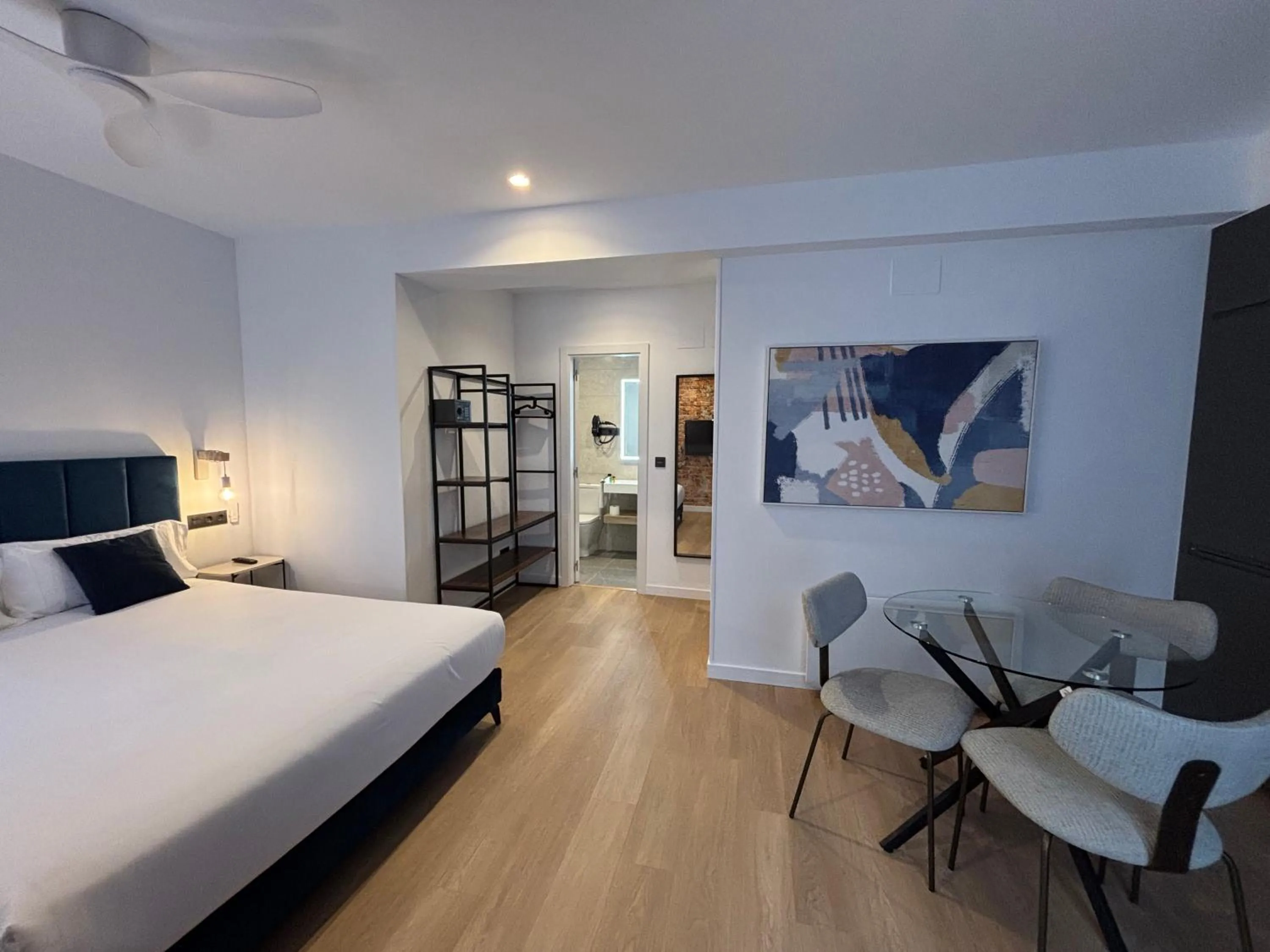 Photo of the whole room, Bed in Arenal Suites Bilbao