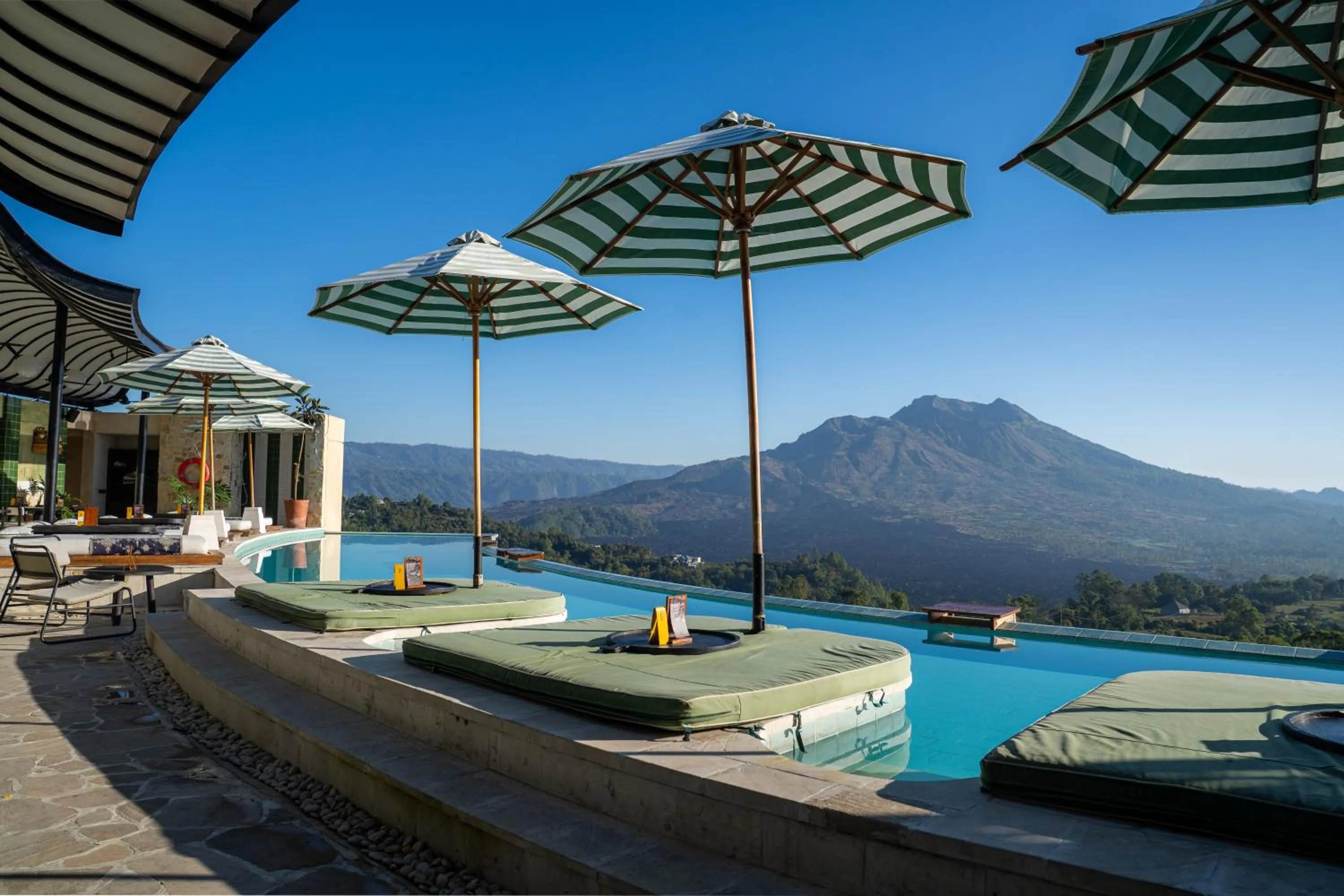 Restaurant/places to eat in Desa Oculus