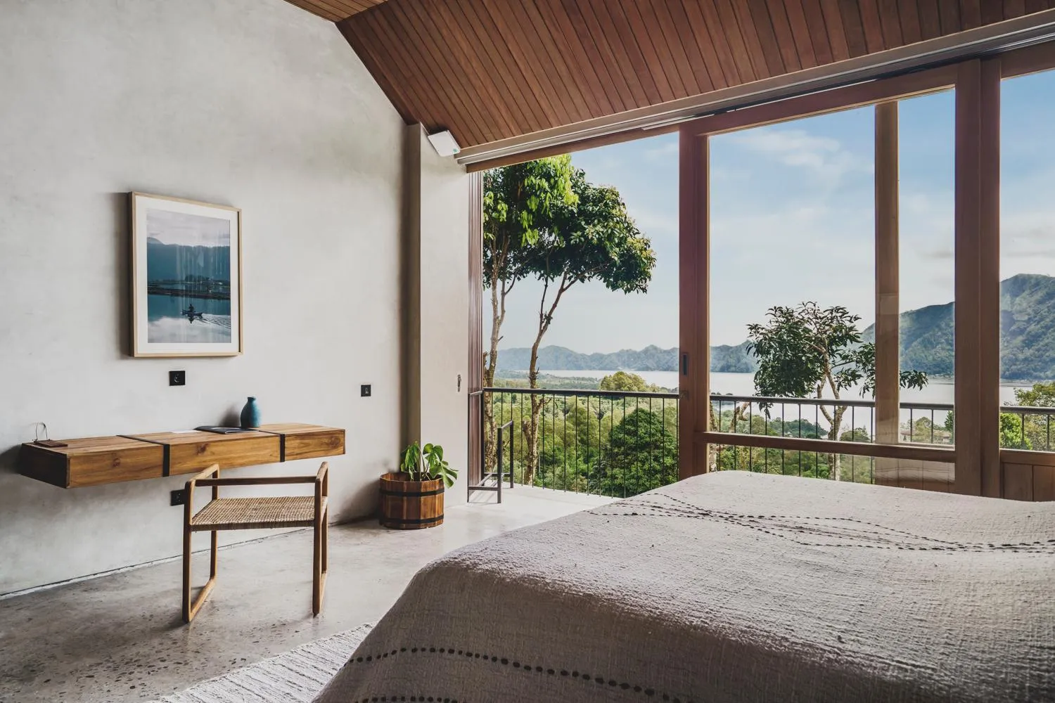 Lake view, Bed in Desa Oculus