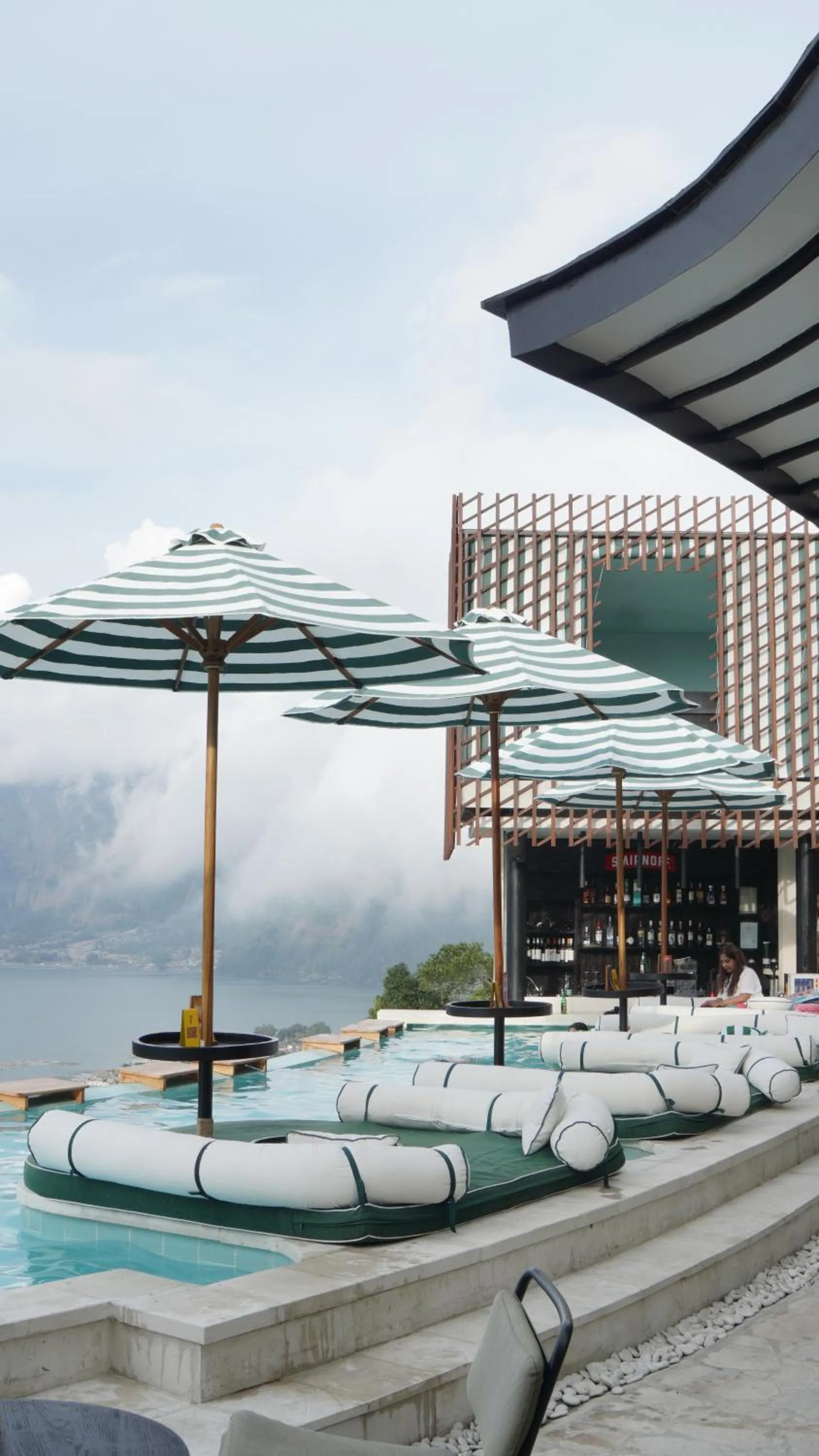 Restaurant/places to eat in Desa Oculus