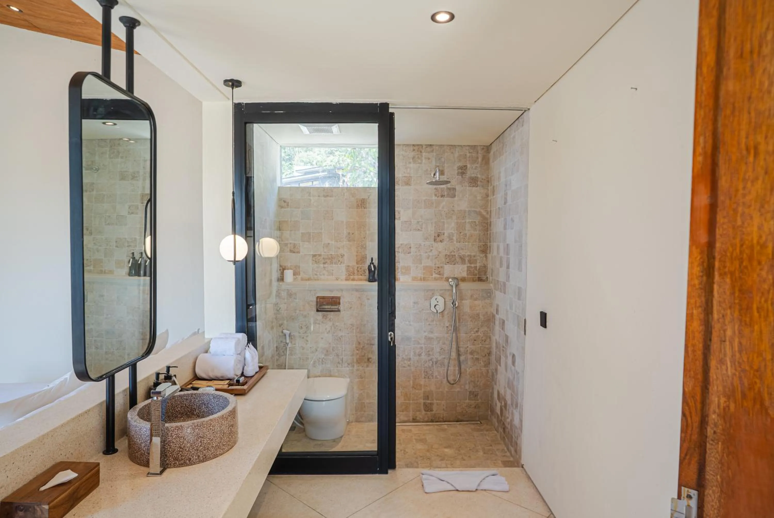 Shower in Desa Oculus