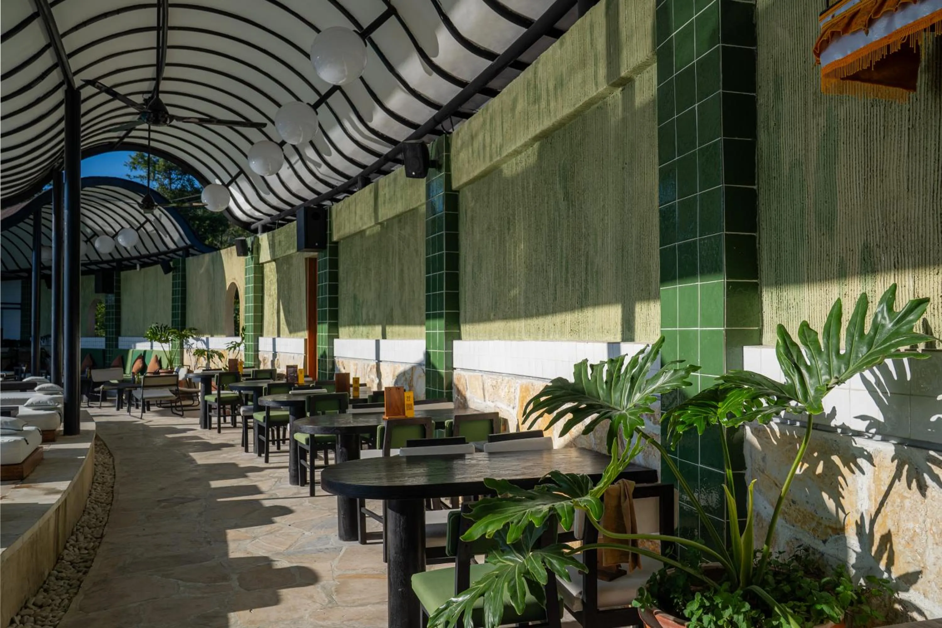 Restaurant/places to eat in Desa Oculus