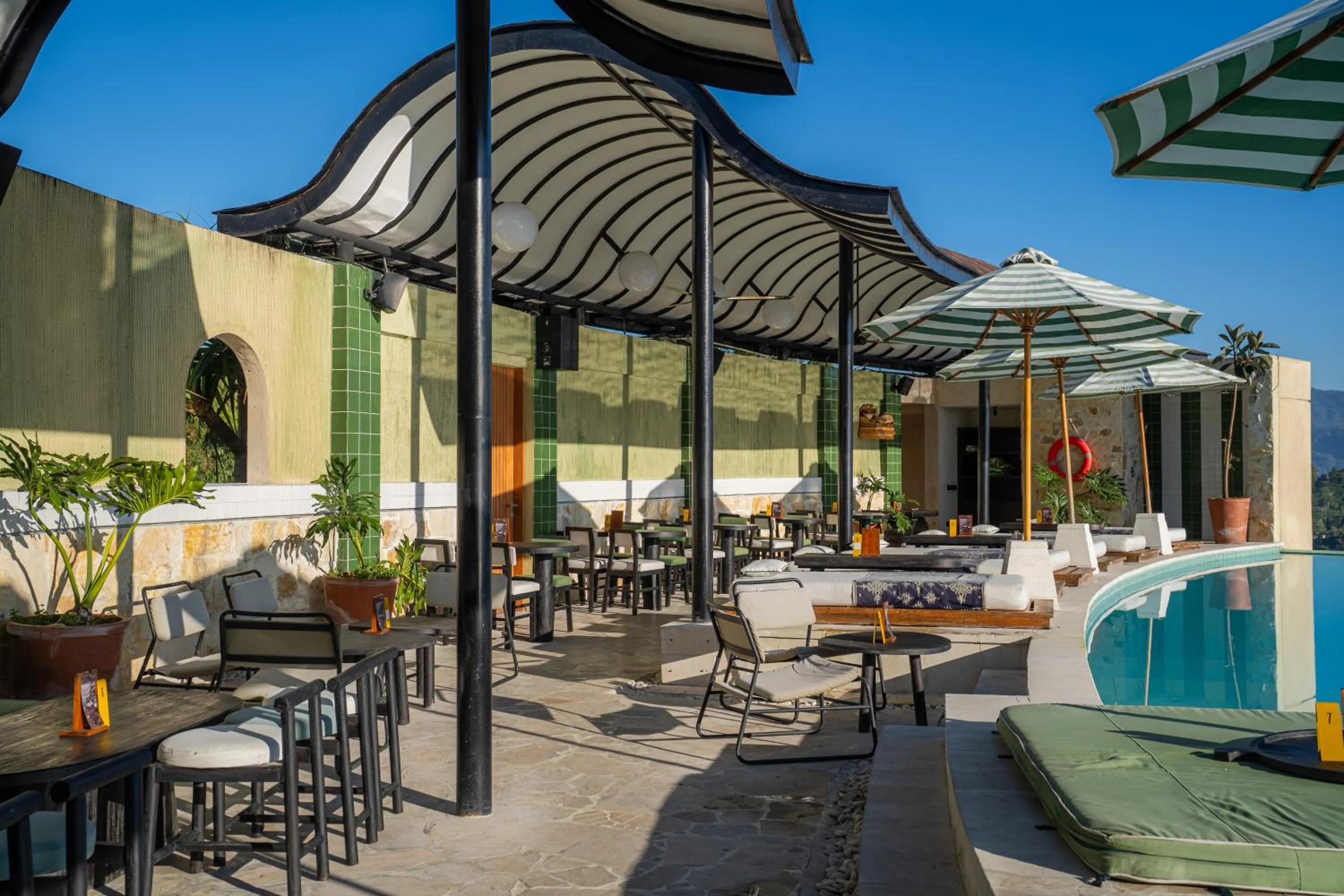 Restaurant/places to eat in Desa Oculus