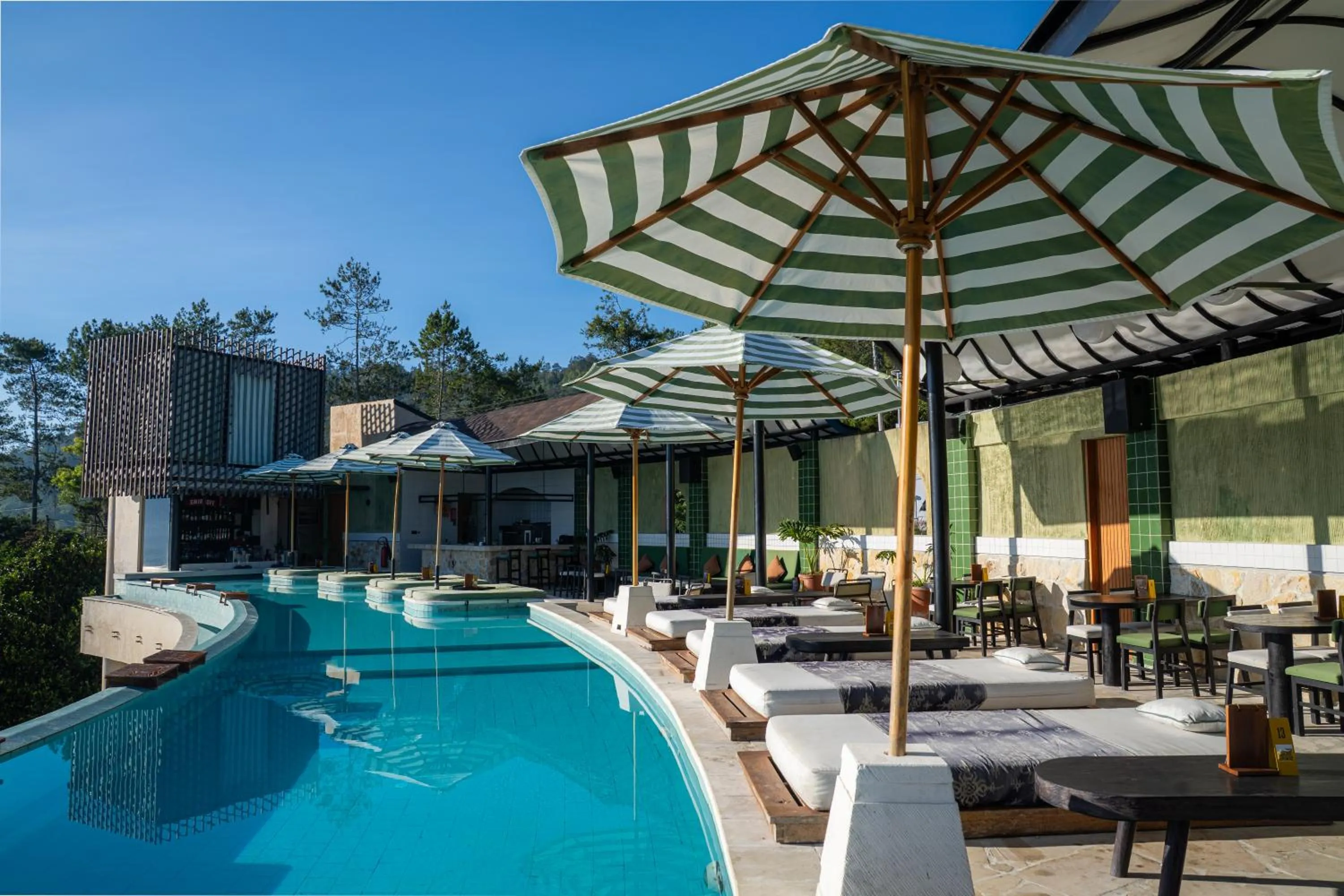 Restaurant/places to eat in Desa Oculus