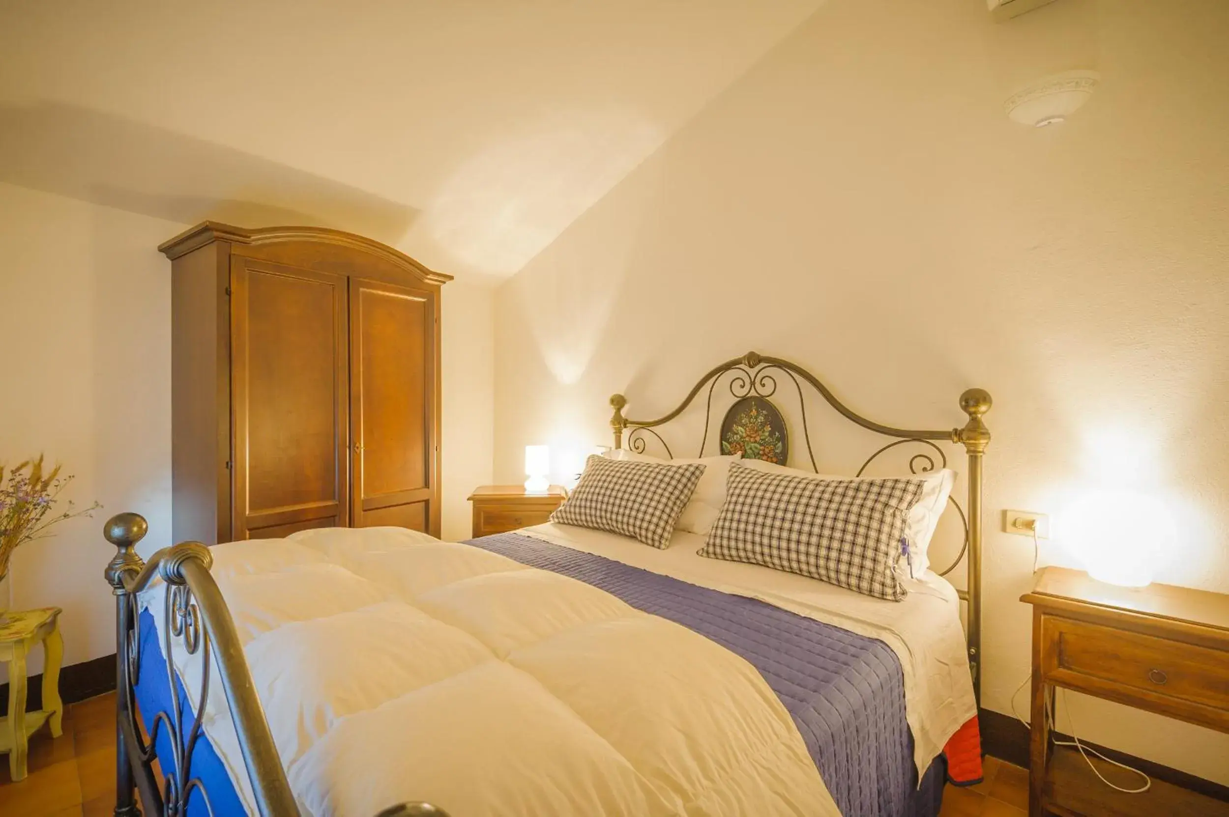 Triple Room in Locanda di CasalMustia Triple Room in Locanda di CasalMustia