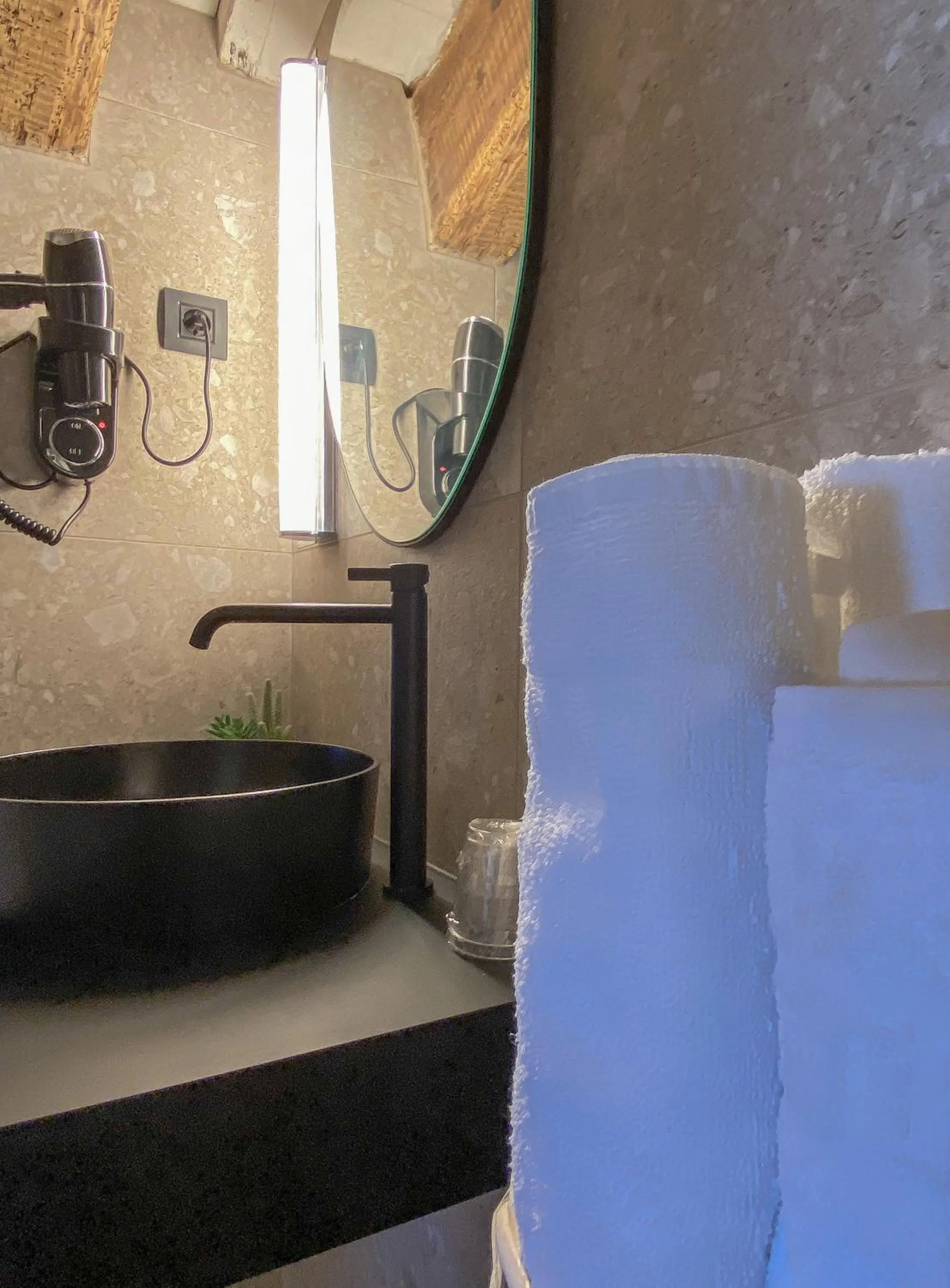 Bathroom, Bed in Hotel Arimune