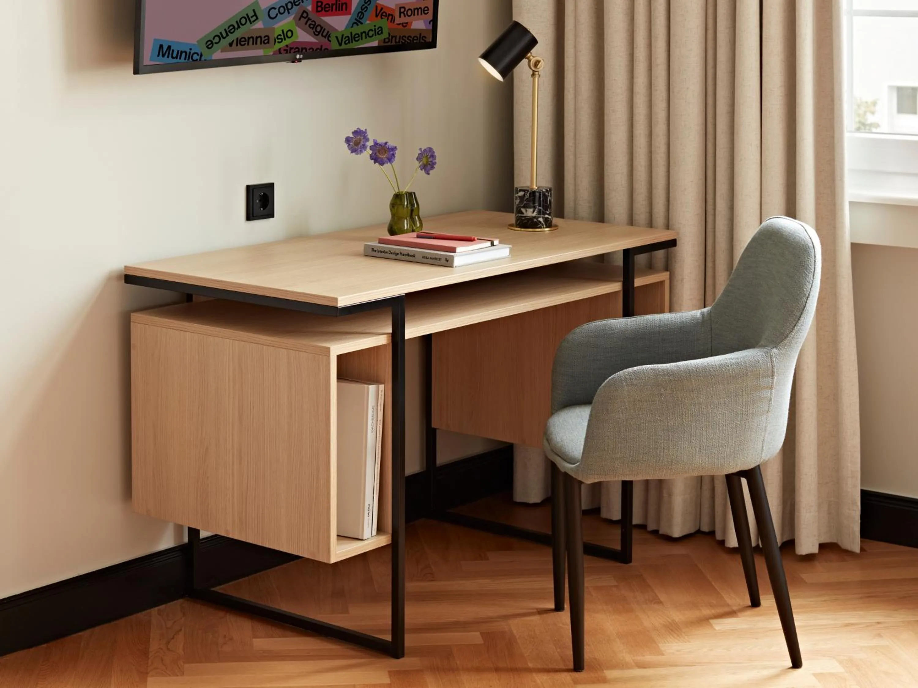 Bedroom in Numa Berlin Novela