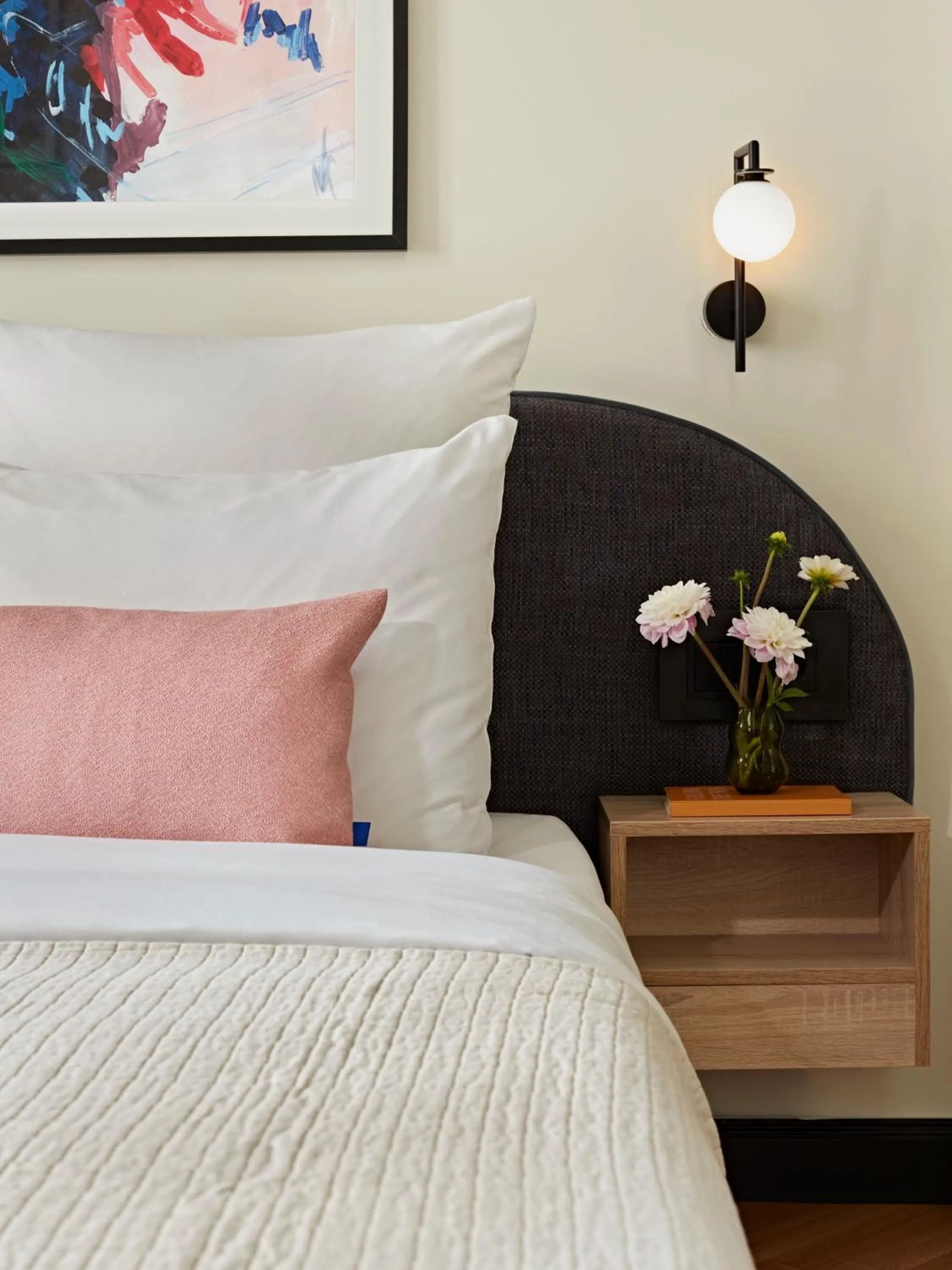 Medium Room with Balcony in Numa Berlin Novela