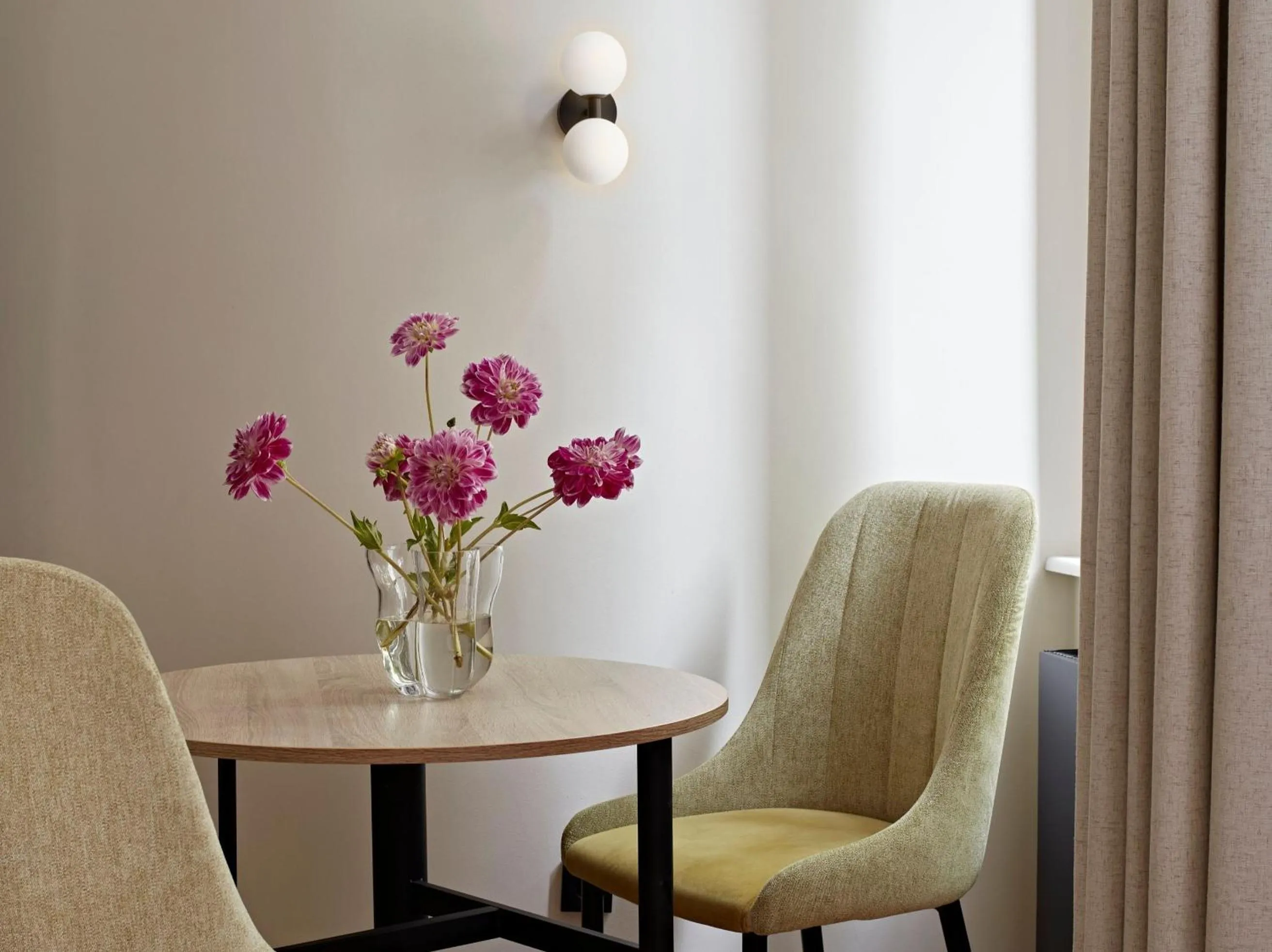 Dining area in Numa Berlin Novela