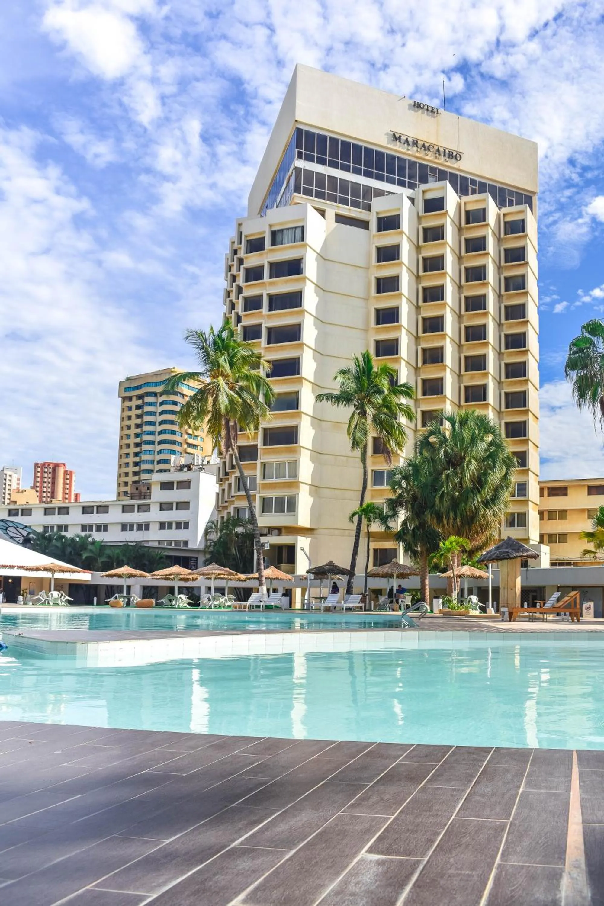 Swimming pool in Tibisay Hotel del Lago