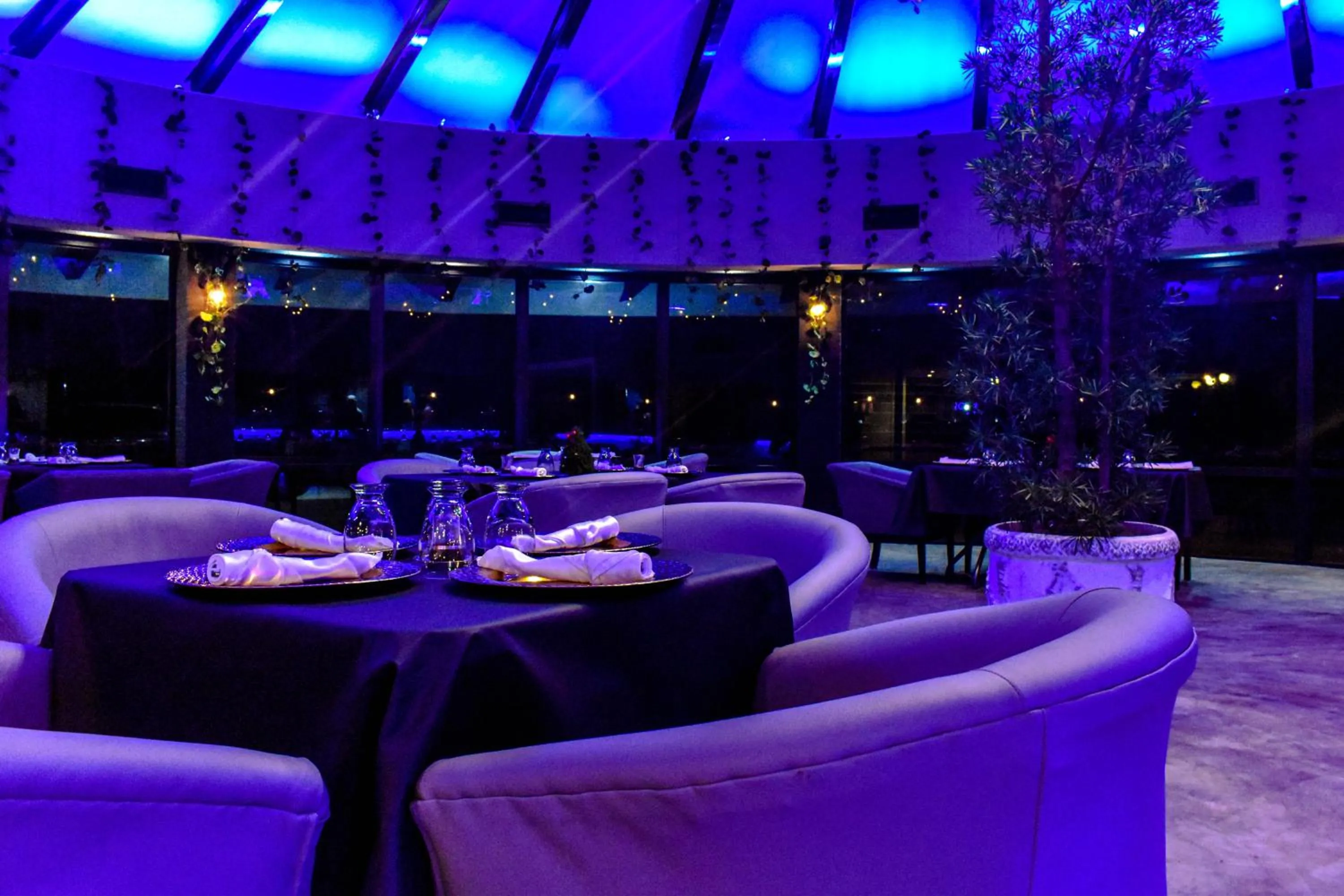 Tibisay Hotel del Lago