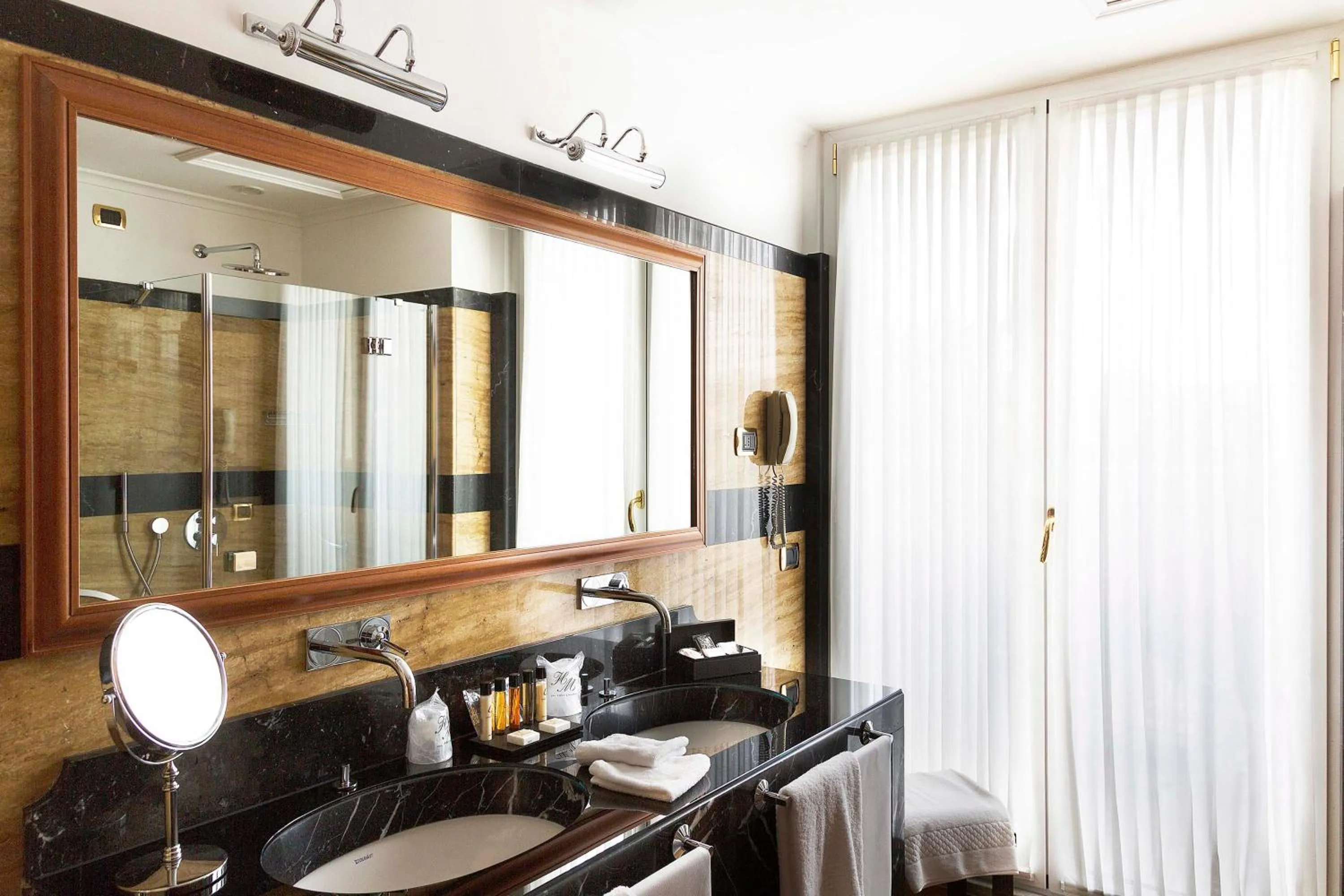 Bathroom in Hotel Manzoni