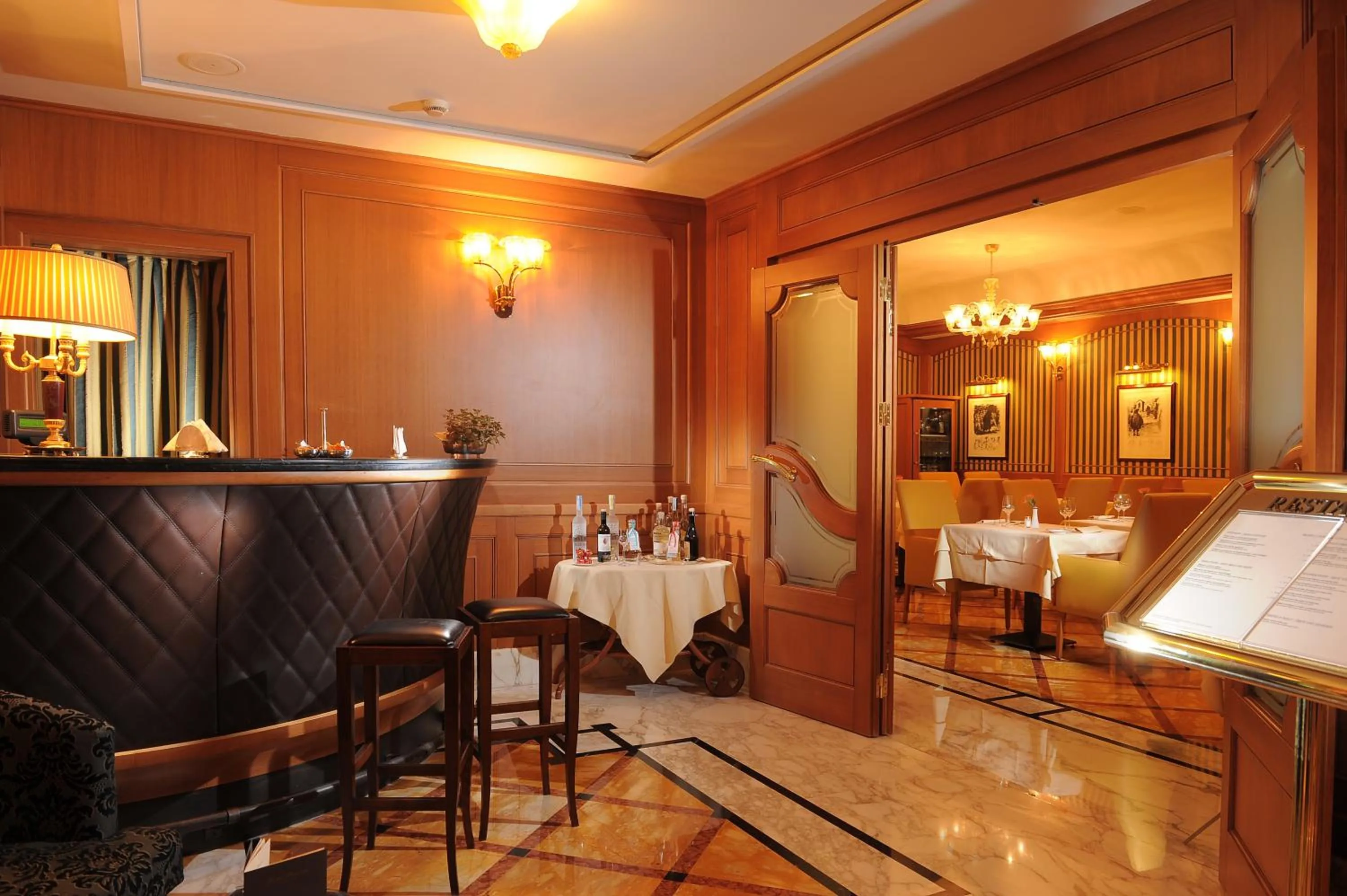 Restaurant/places to eat in Hotel Manzoni