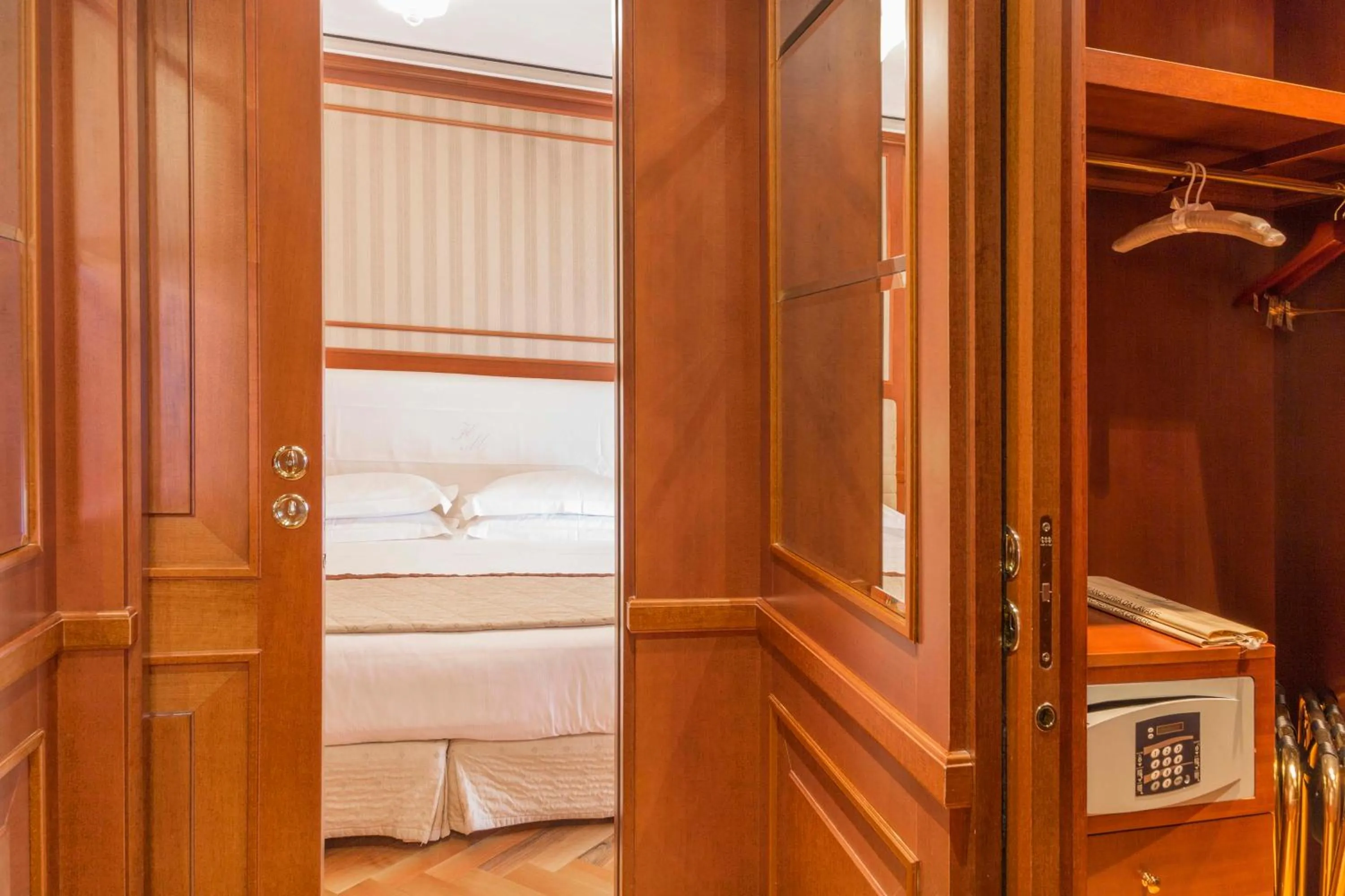 Bedroom, Bed in Hotel Manzoni