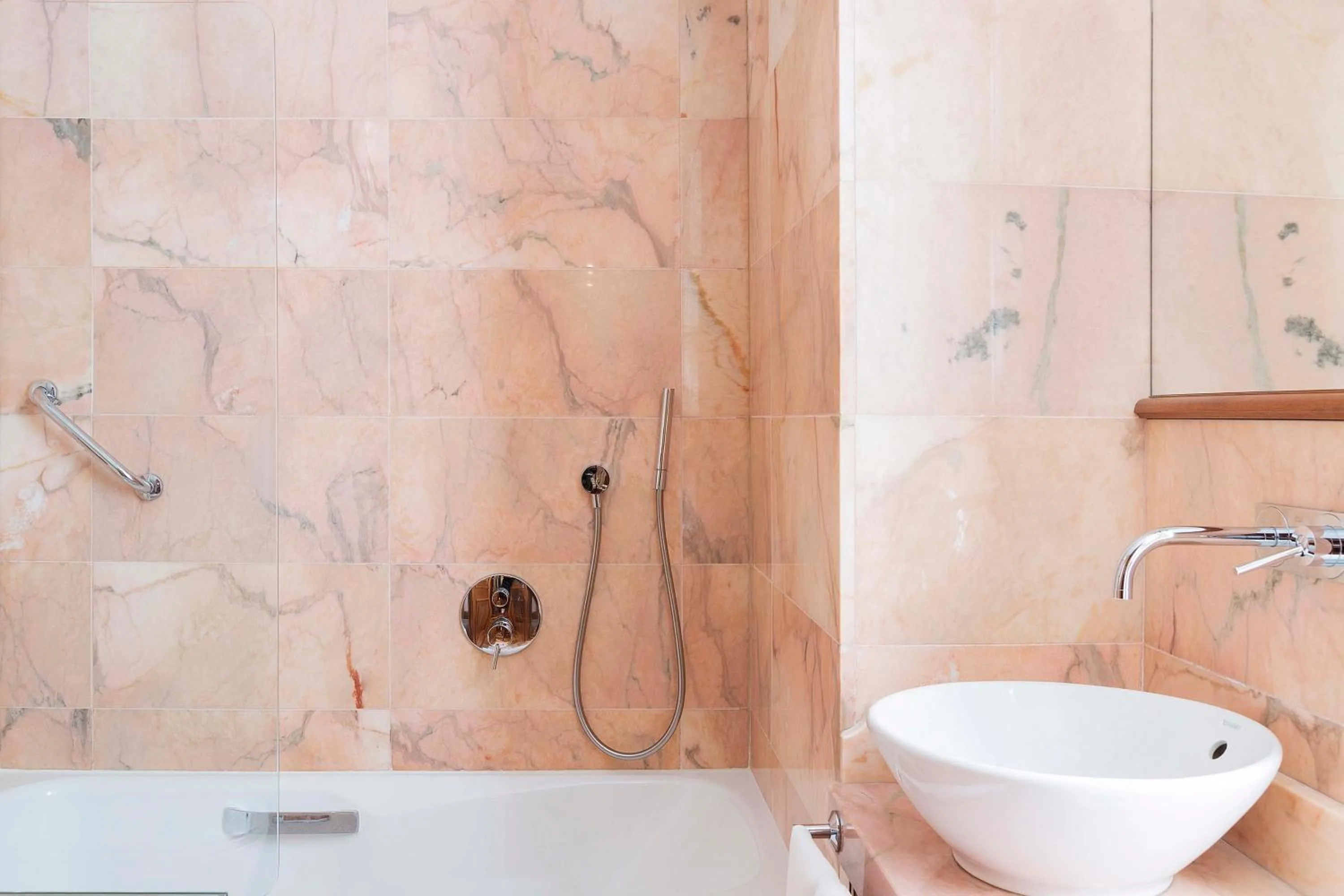 Bathroom in Hotel Manzoni