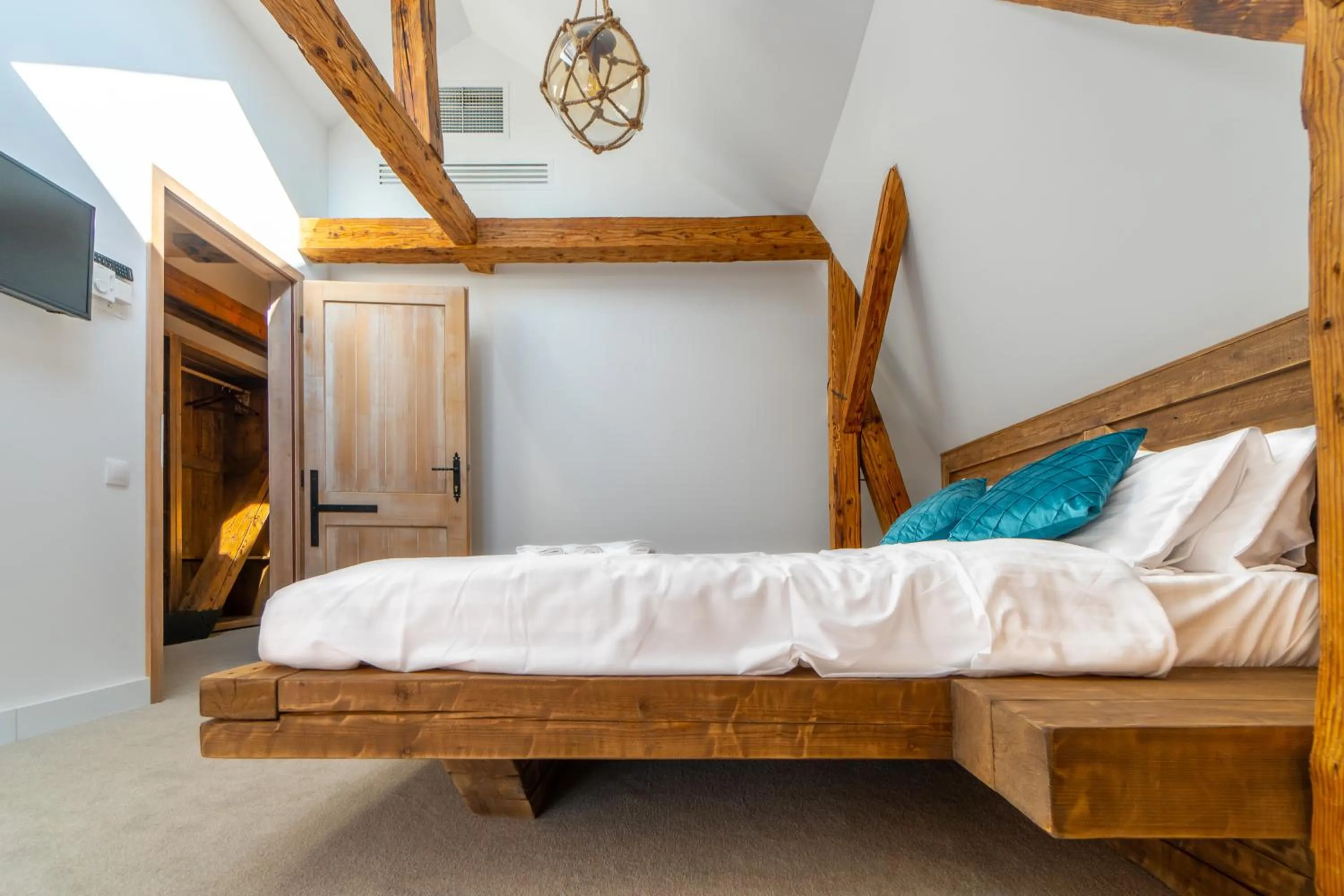 Bed in Wanderer Sighisoara