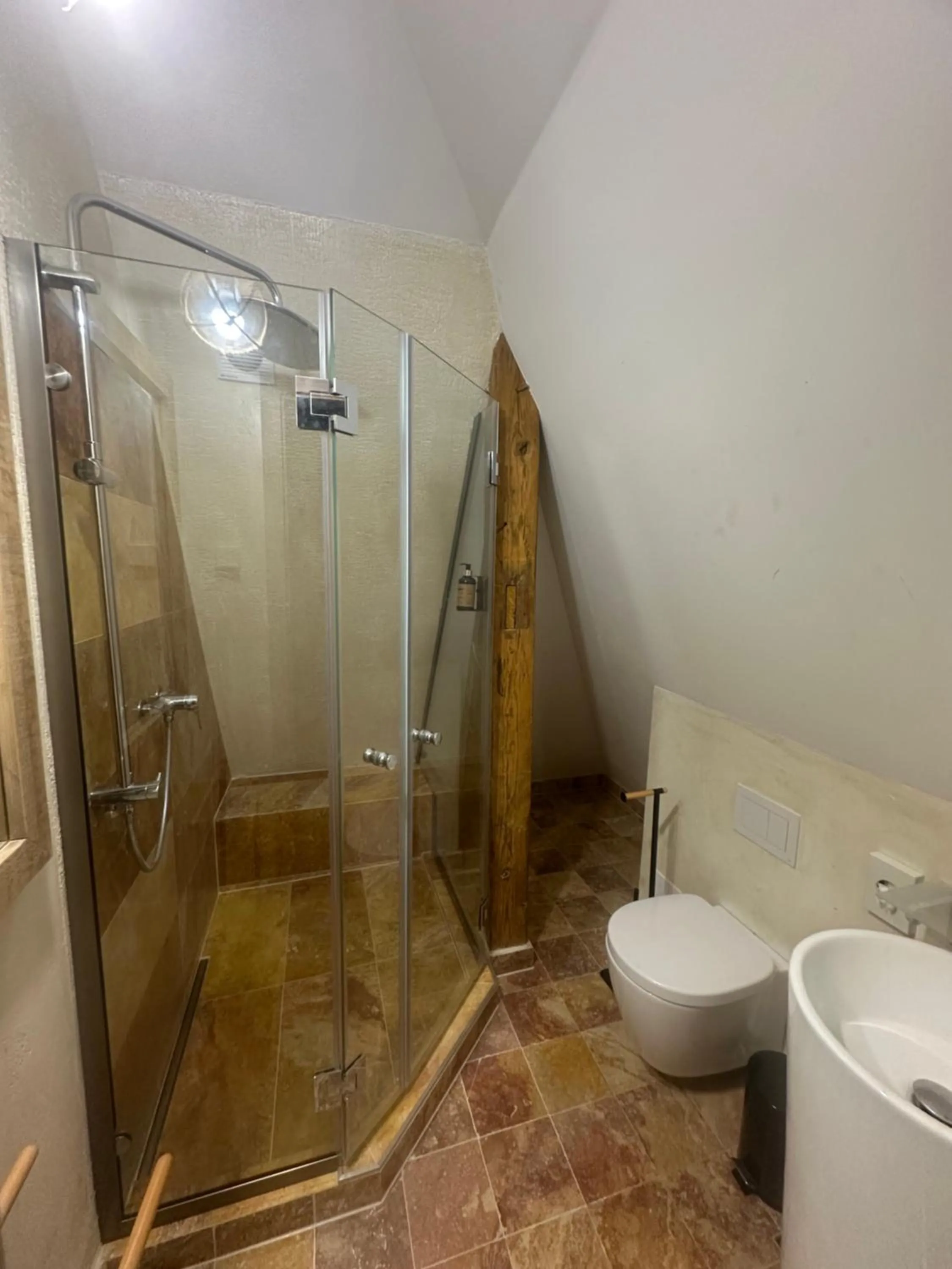 Shower in Wanderer Sighisoara