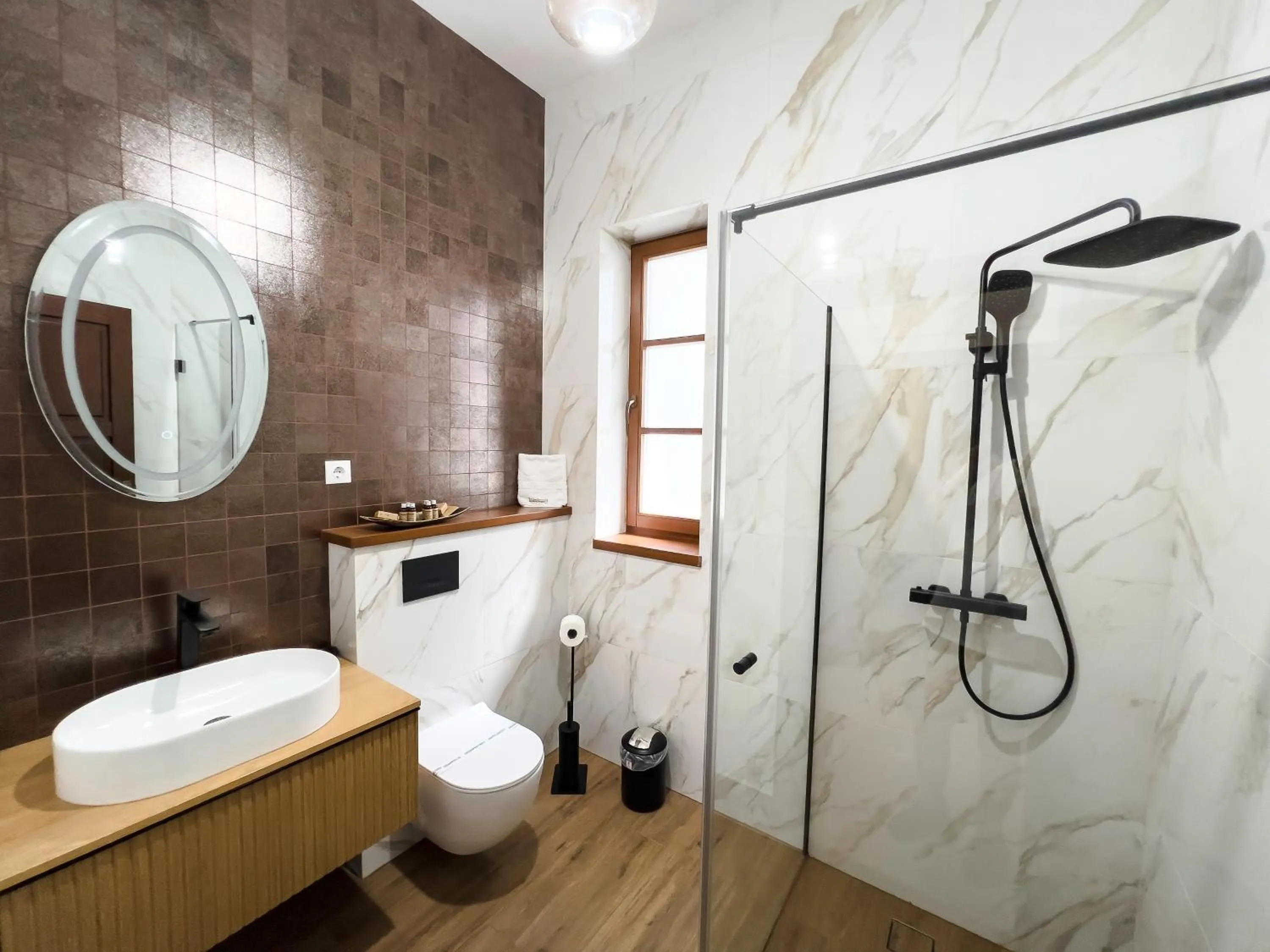 Shower in Wanderer Sighisoara