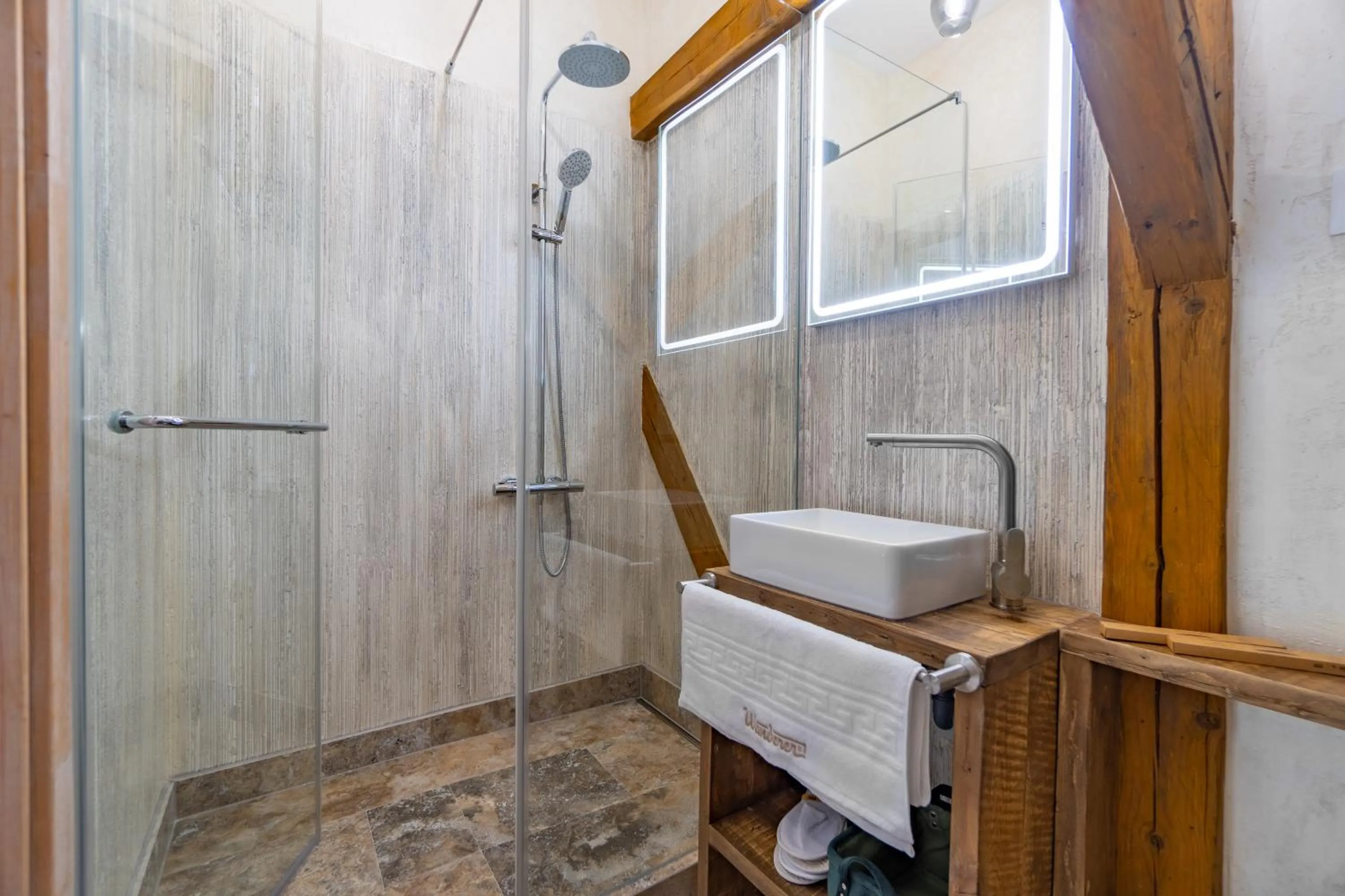 Bathroom in Wanderer Sighisoara