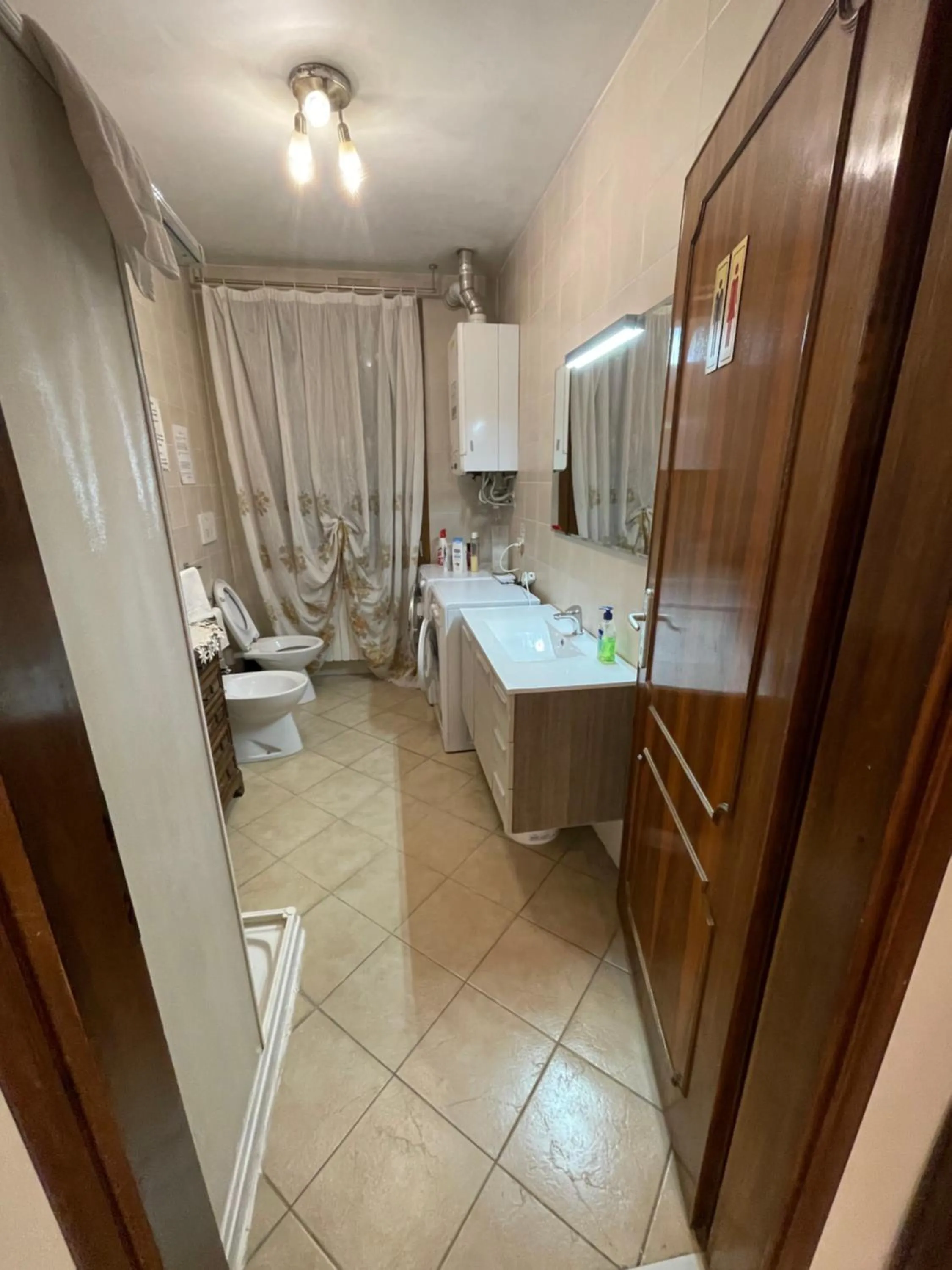 Bathroom in Harry's Canal View